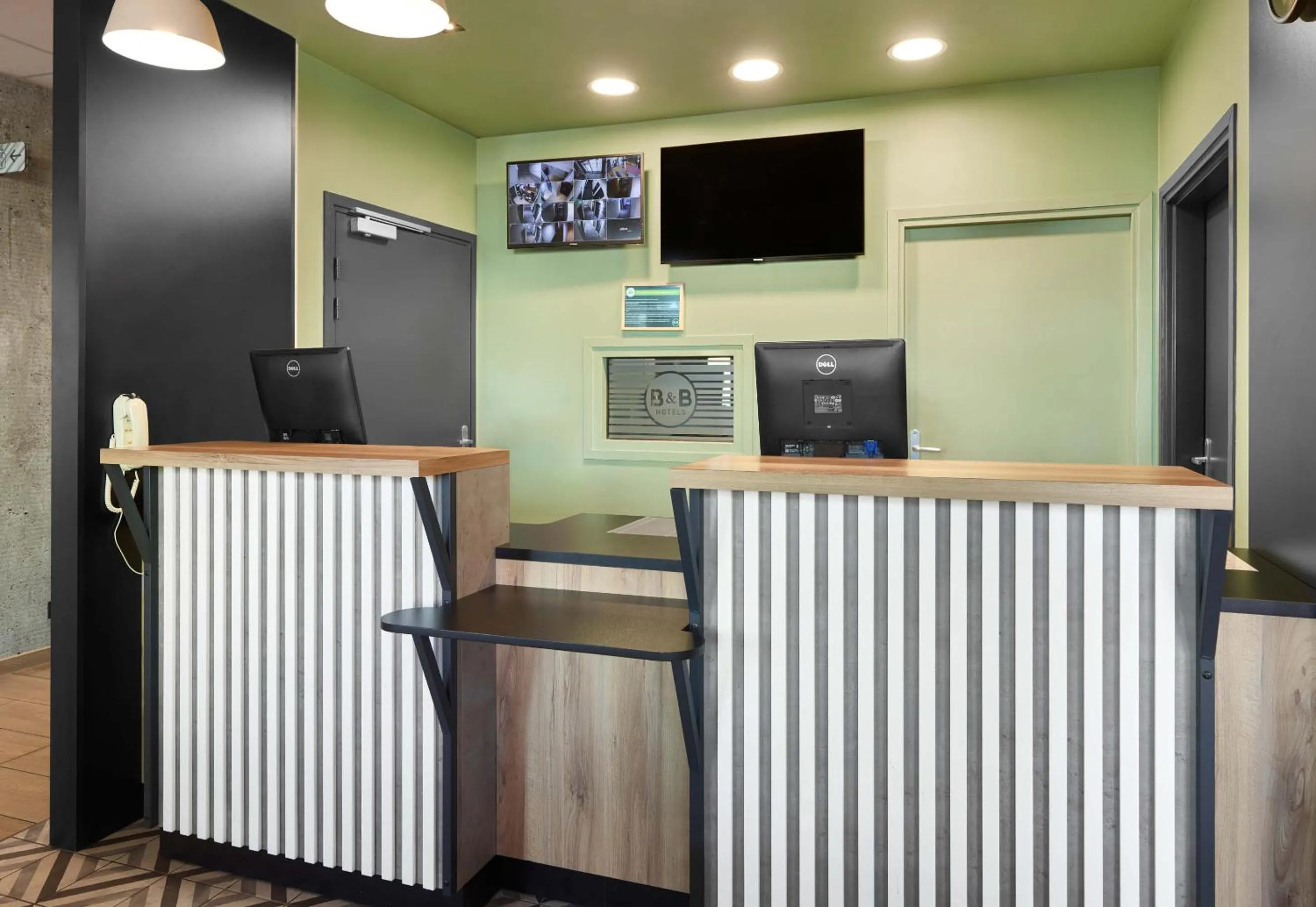 Lobby or reception in B&B HOTEL Le Port Marly Saint Germain en Laye