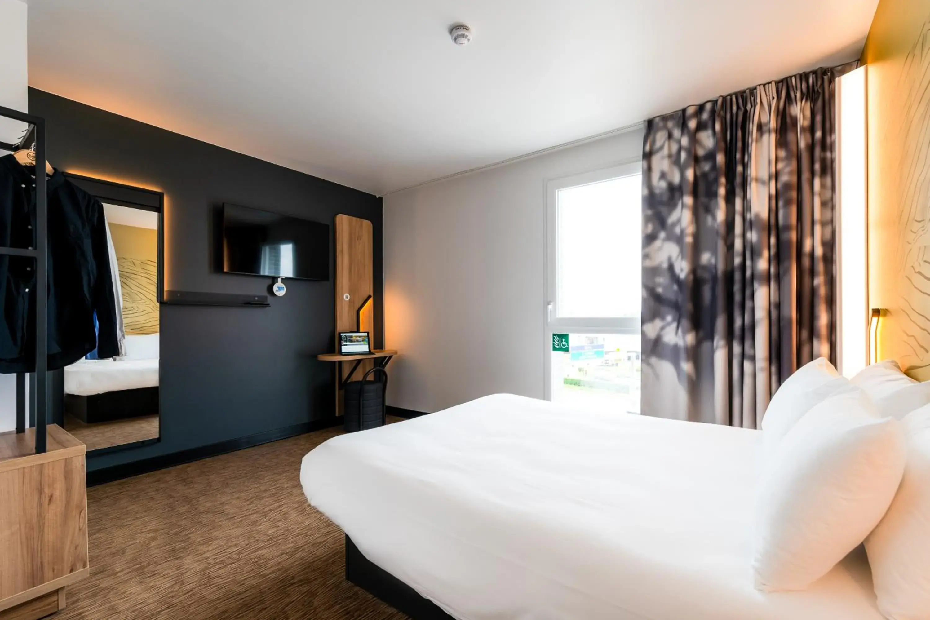 Double Room - Disability Access in B&B HOTEL Le Port Marly Saint Germain en Laye Double Room - Disability Access in B&B HOTEL Le Port Marly Saint Germain en Laye