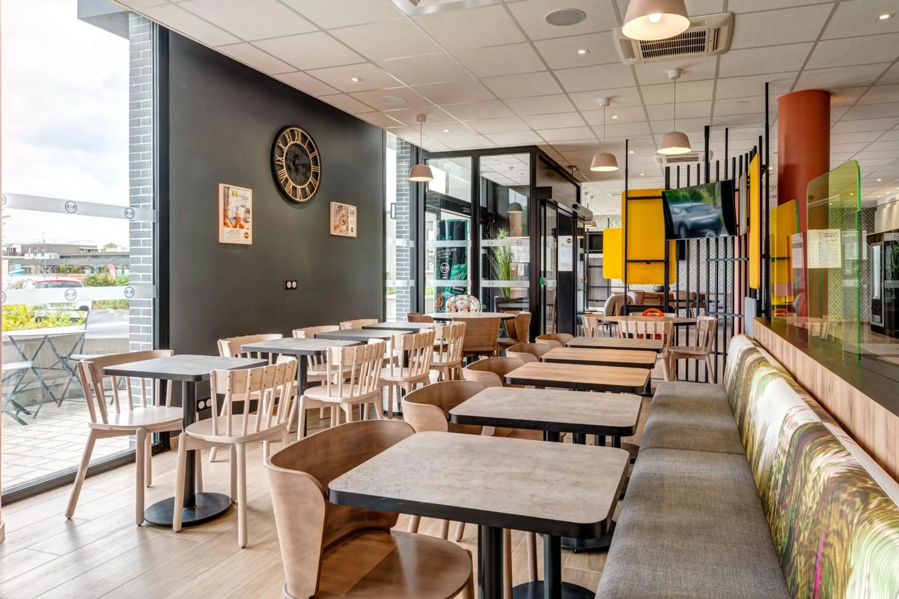 Breakfast in B&B HOTEL Le Port Marly Saint Germain en Laye