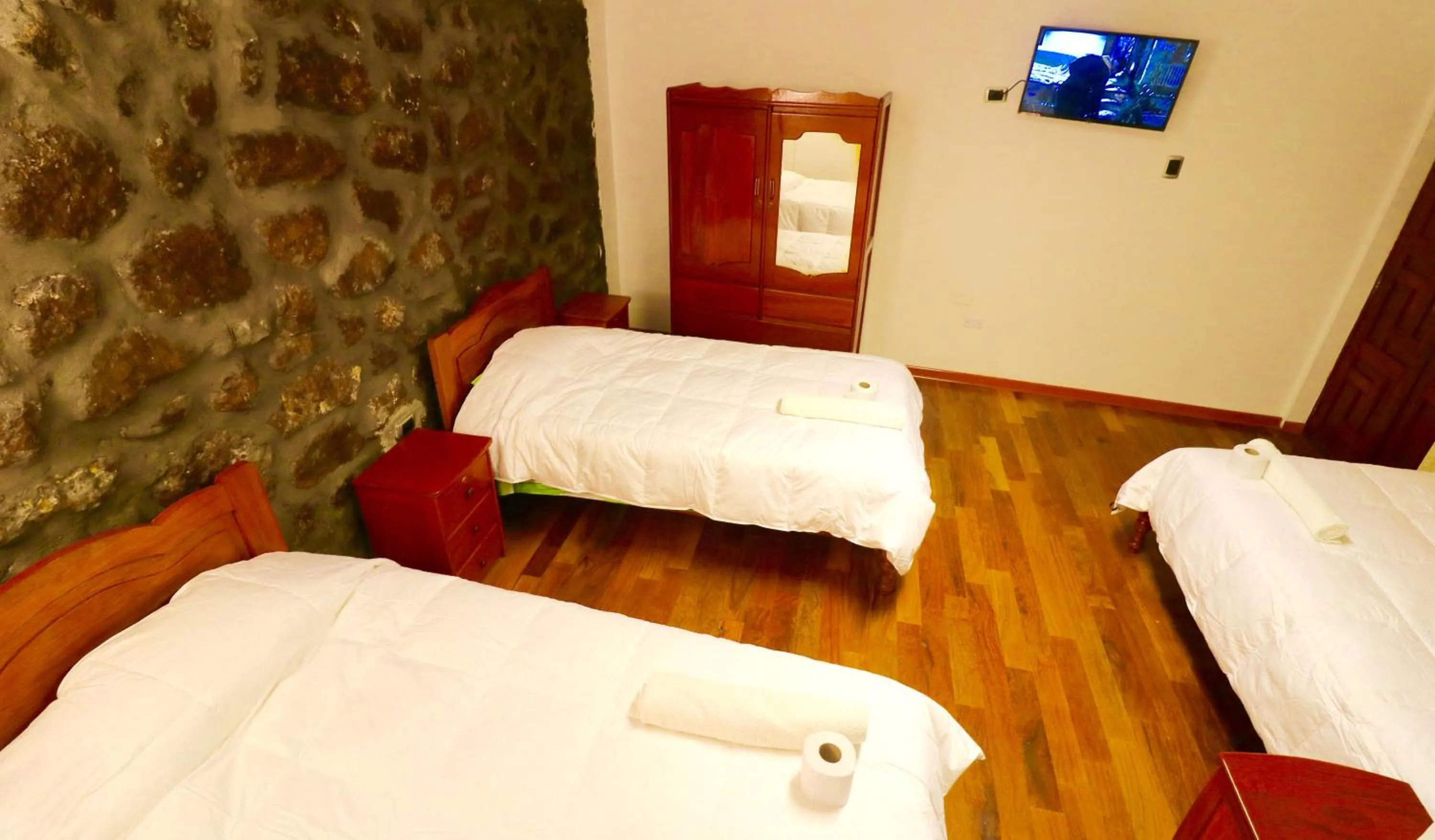 Staff, Bed in Hotel Choquequirao