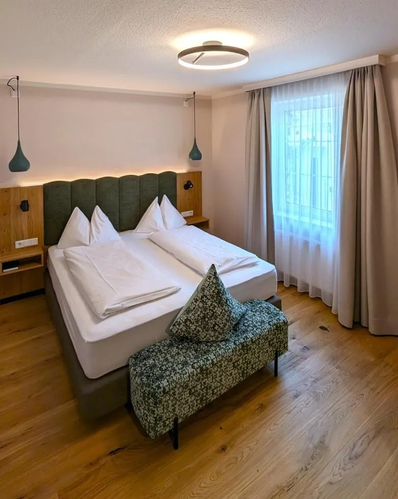 Photo of the whole room, Bed in Hotel Restaurant zur Post