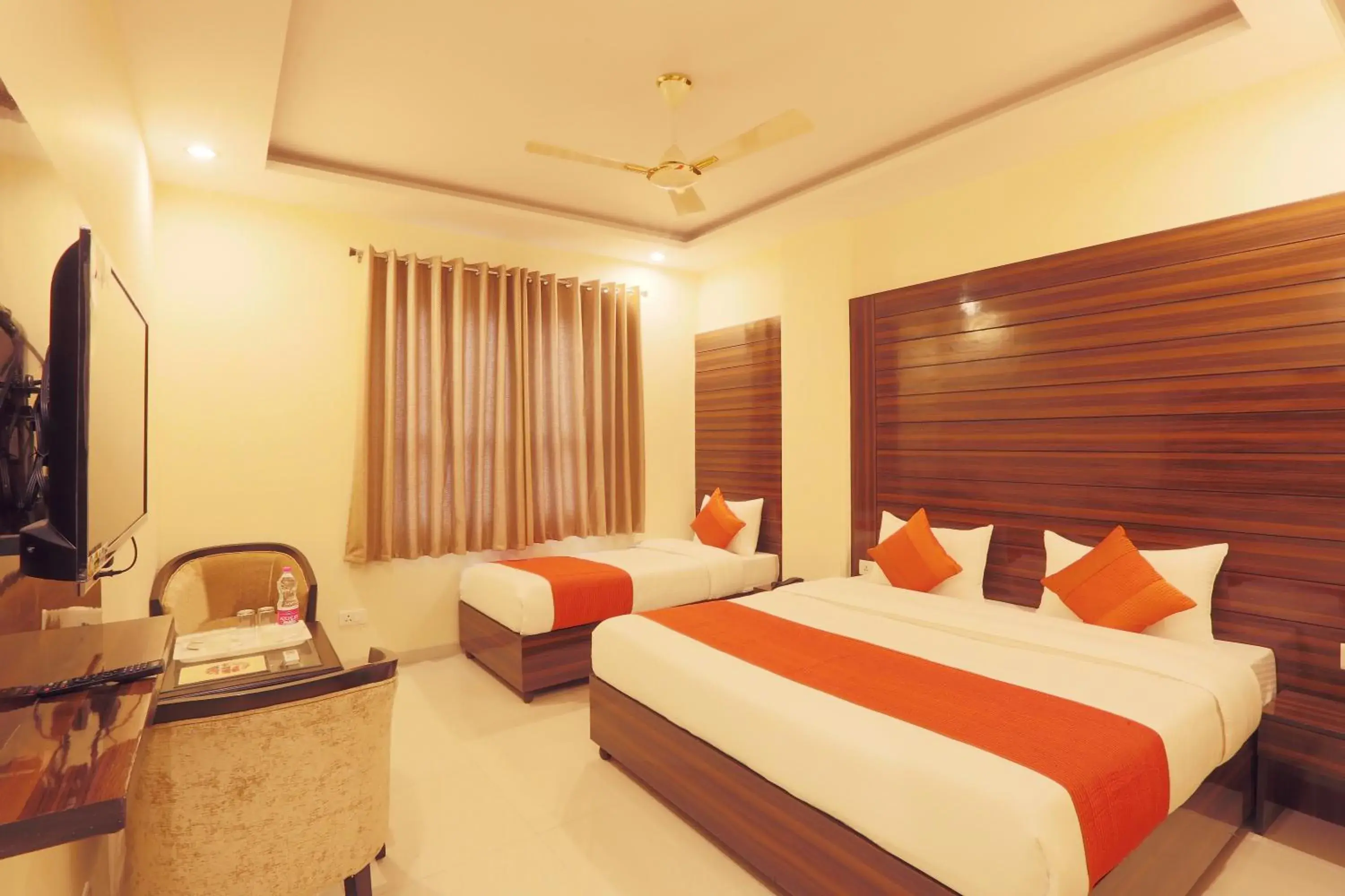 Photo of the whole room, Bed in New Delhi Hotel Citizen Photo of the whole room, Bed in New Delhi Hotel Citizen