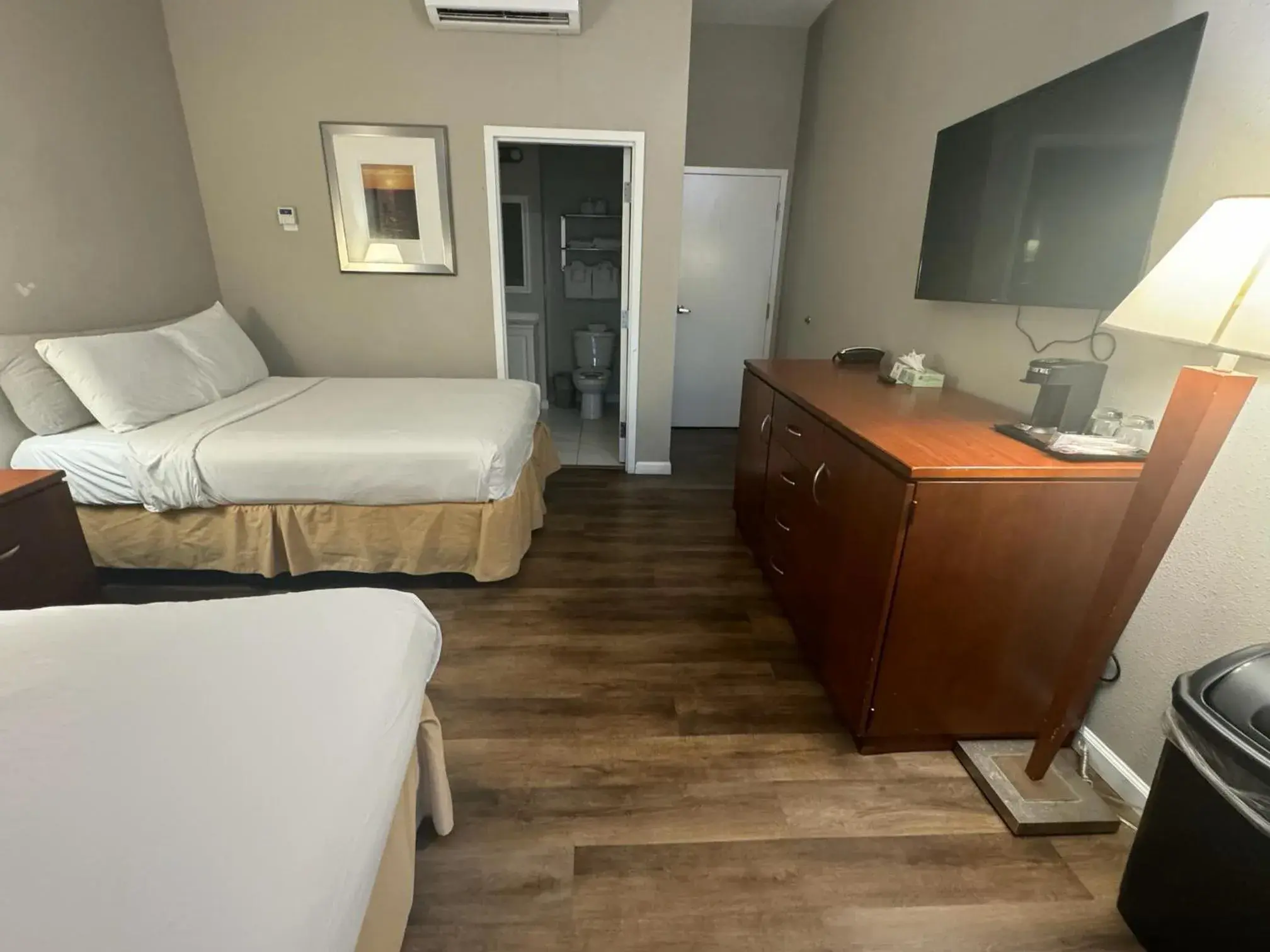 Bed in John's Pass Hotel - Fully Remote Check In Bed in John's Pass Hotel - Fully Remote Check In