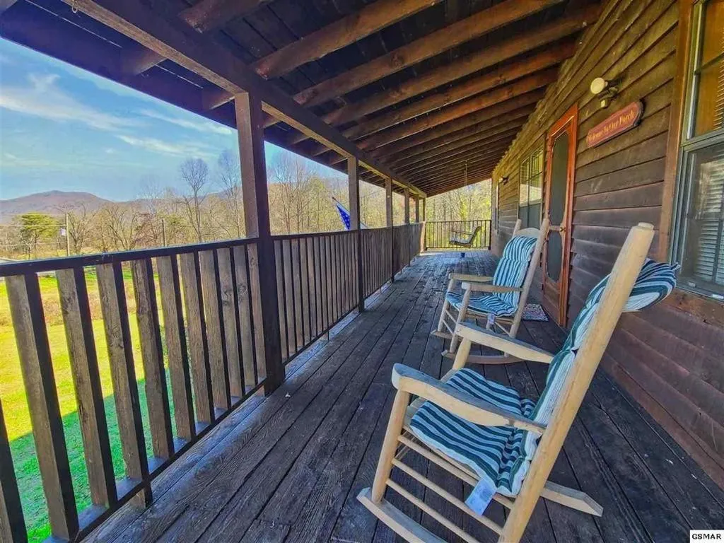 Beautiful View! Log cabin,Fireplace,Hot Tub,Arcade,Pool,Fishing