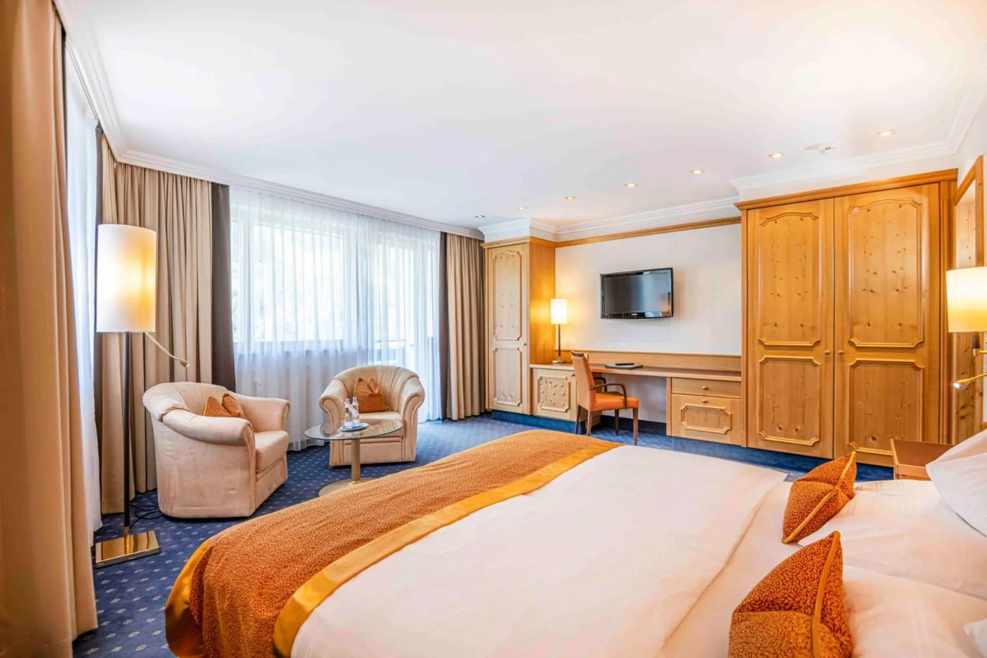 Photo of the whole room, Bed in EUROPÄISCHER HOF Bad Gastein