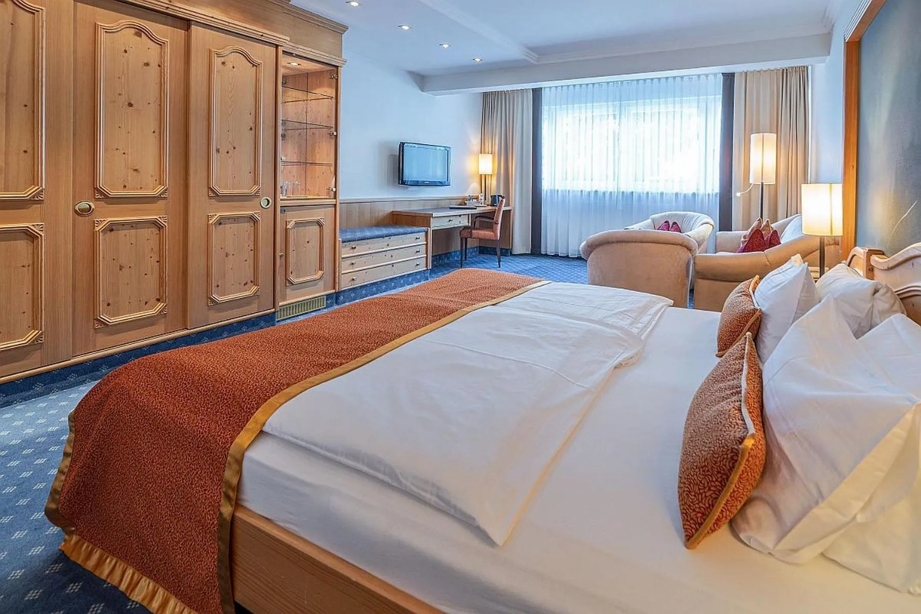 Photo of the whole room, Bed in EUROPÄISCHER HOF Bad Gastein