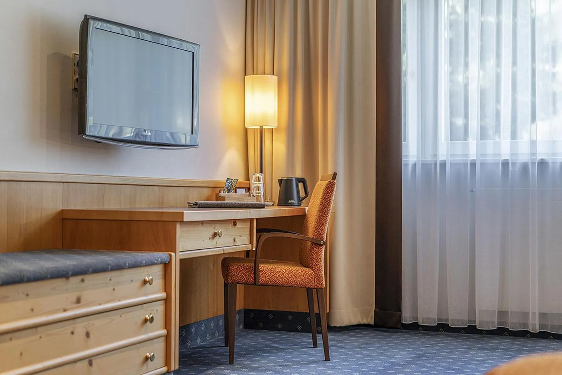 Photo of the whole room, Bed in EUROPÄISCHER HOF Bad Gastein