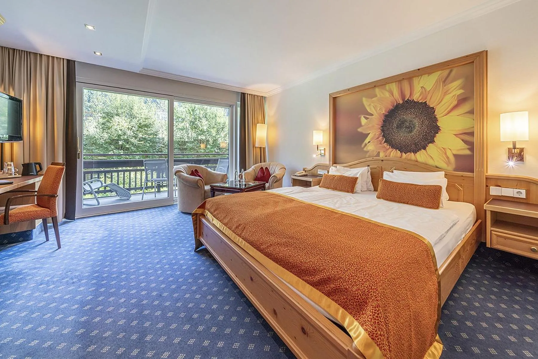 Photo of the whole room, Bed in EUROPÄISCHER HOF Bad Gastein