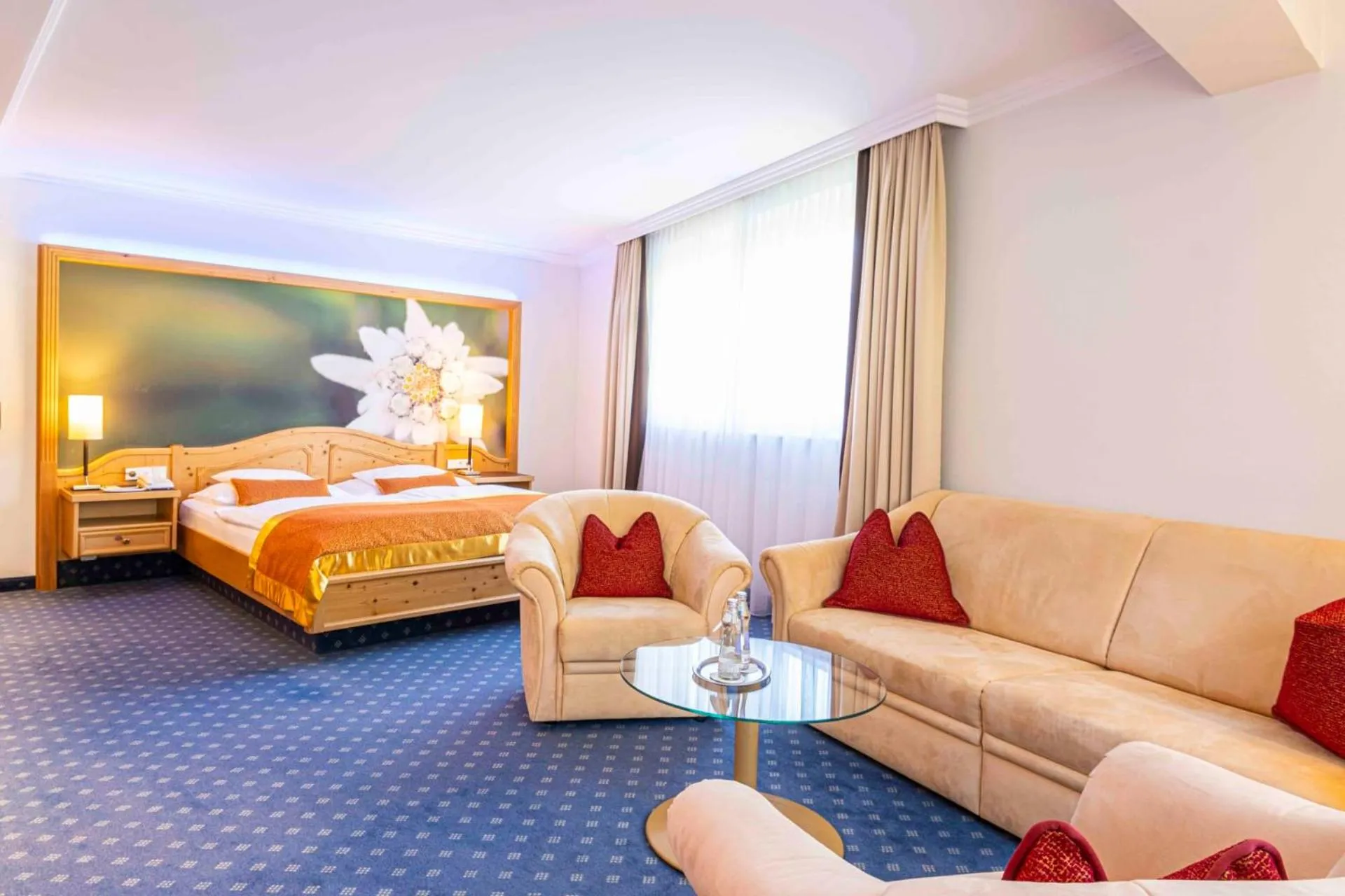 Photo of the whole room, Bed in EUROPÄISCHER HOF Bad Gastein