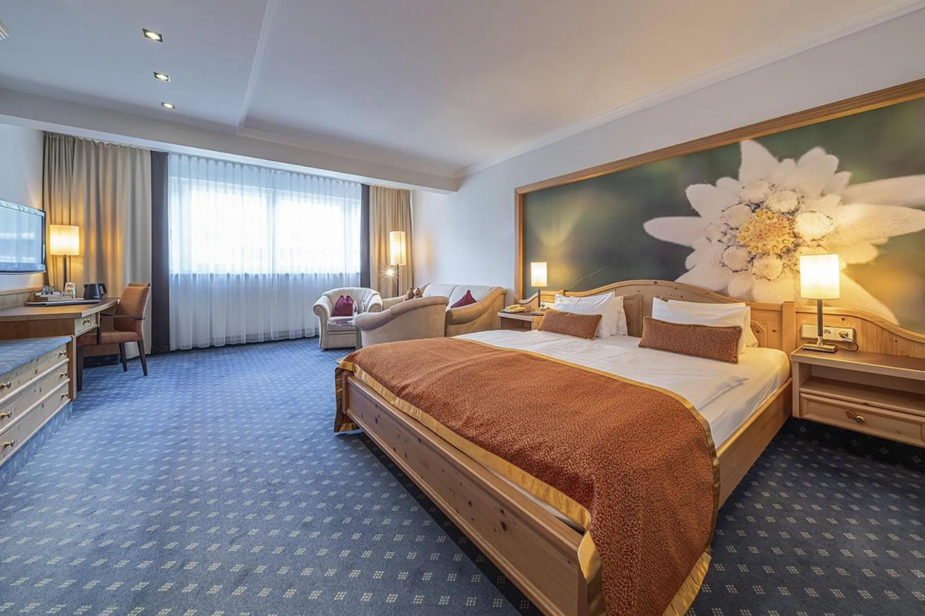 Photo of the whole room, Bed in EUROPÄISCHER HOF Bad Gastein