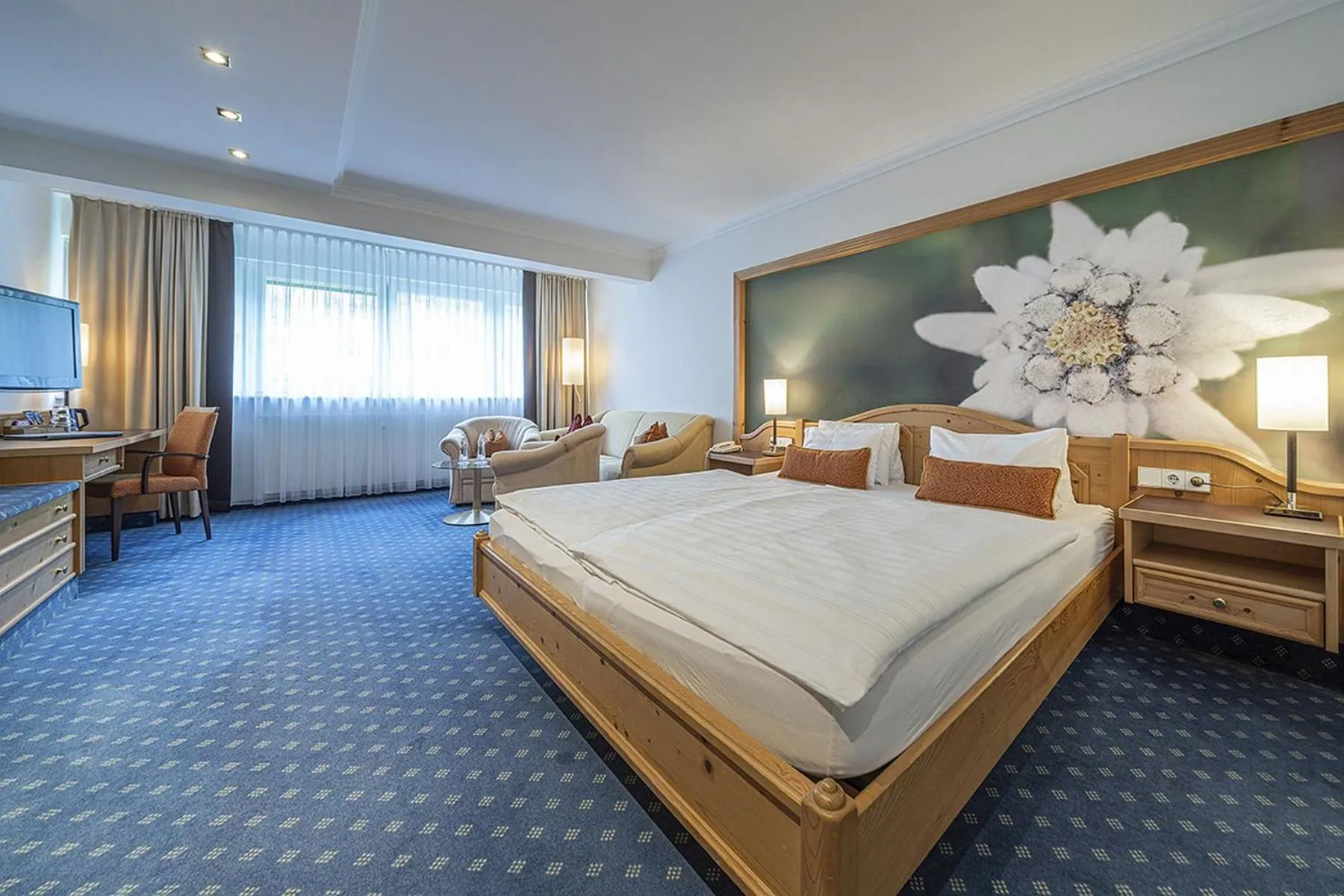 Photo of the whole room, Bed in EUROPÄISCHER HOF Bad Gastein
