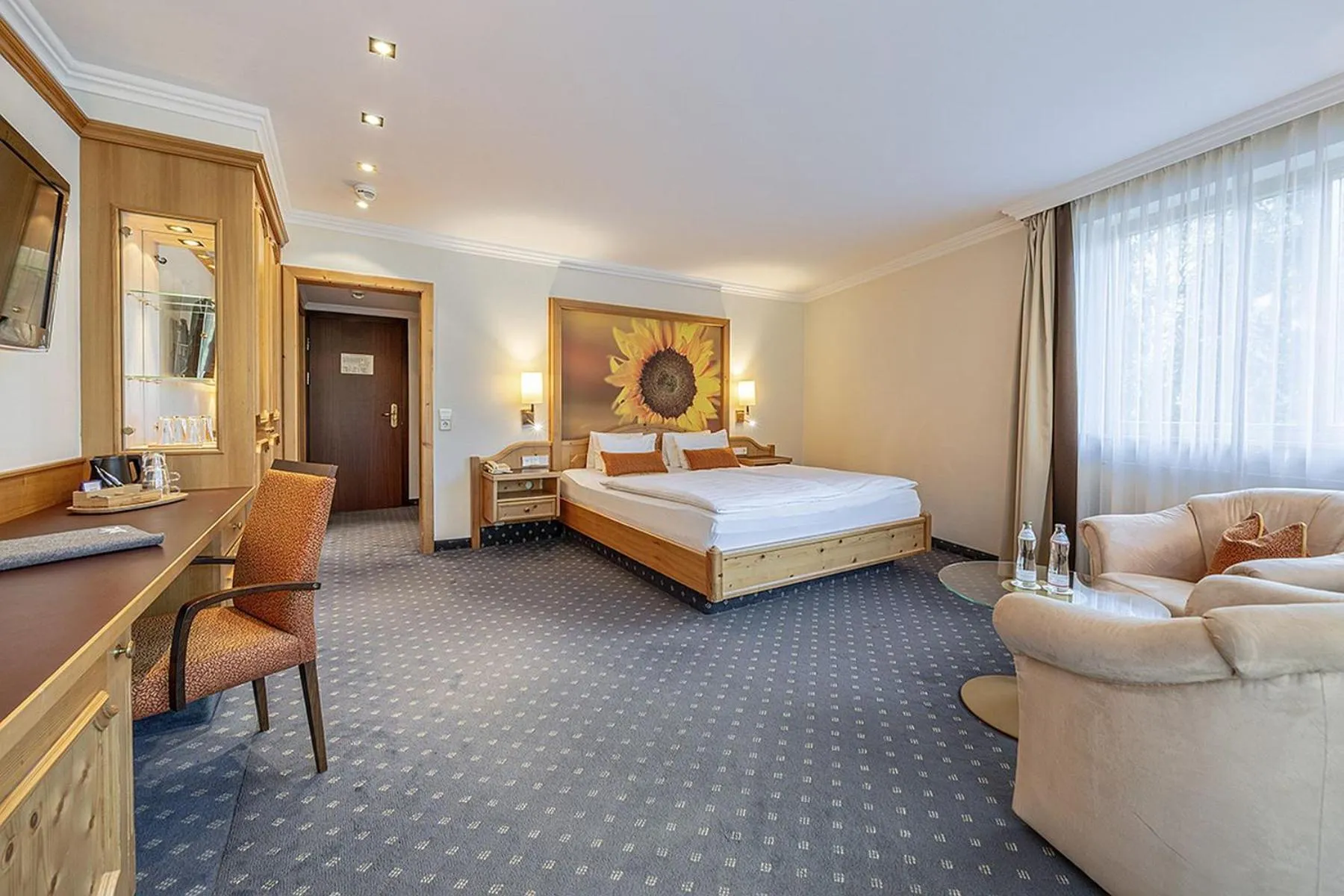 Photo of the whole room, Bed in EUROPÄISCHER HOF Bad Gastein