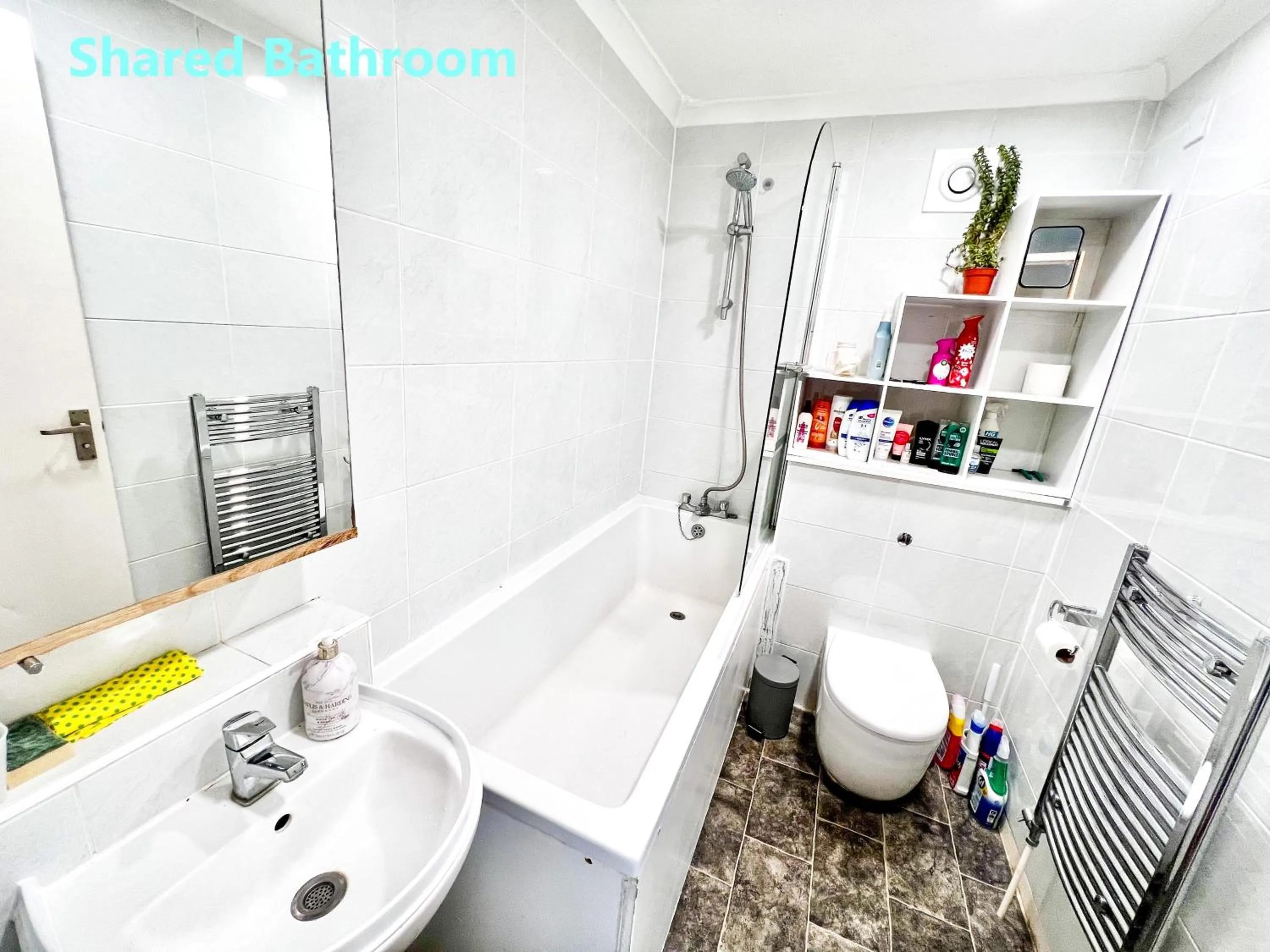 Bathroom in Central Palace - Excellent Stay in London Zone 1