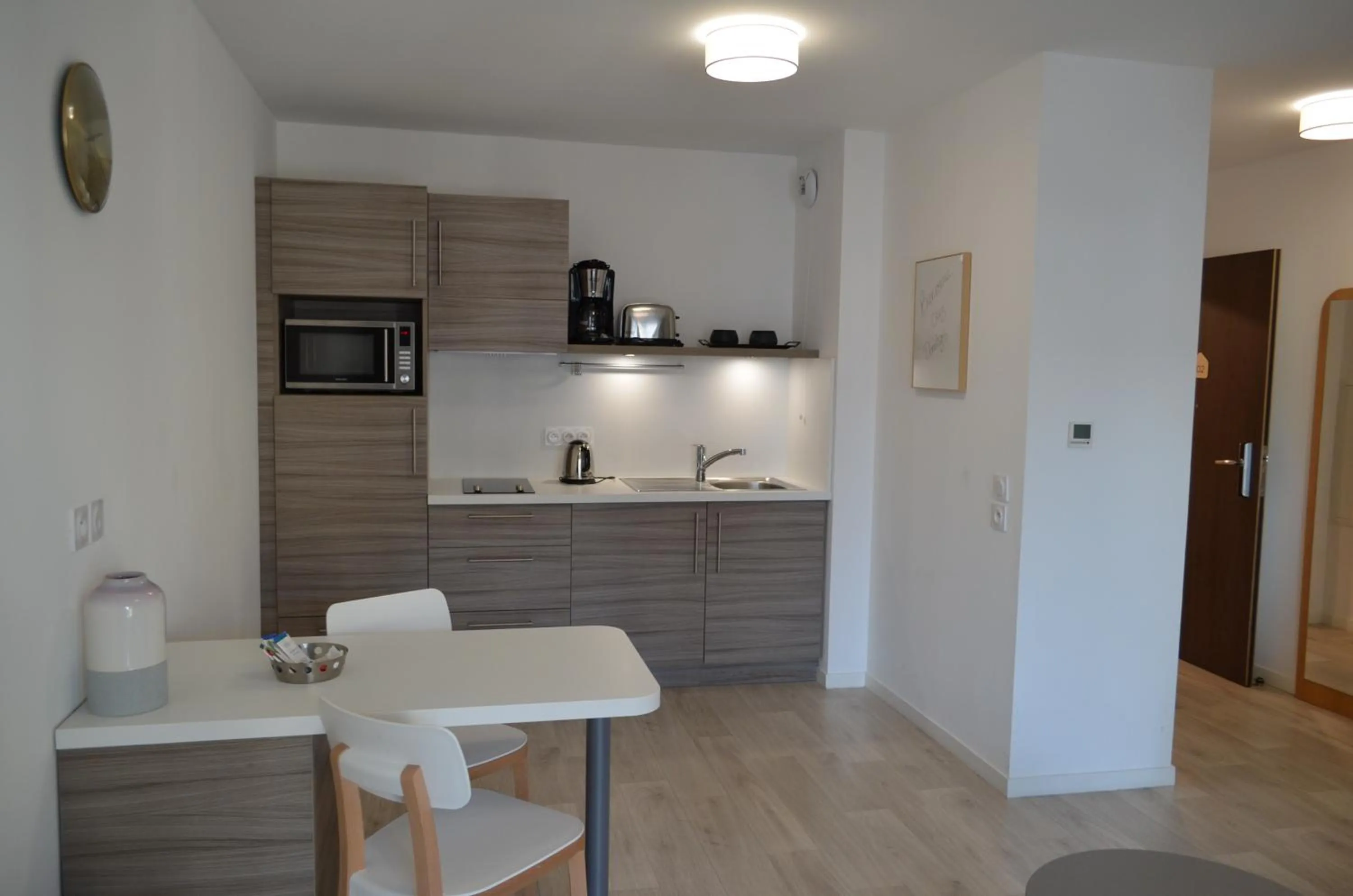 Coffee/tea facilities in Résidence Les Tisserands - Domitys