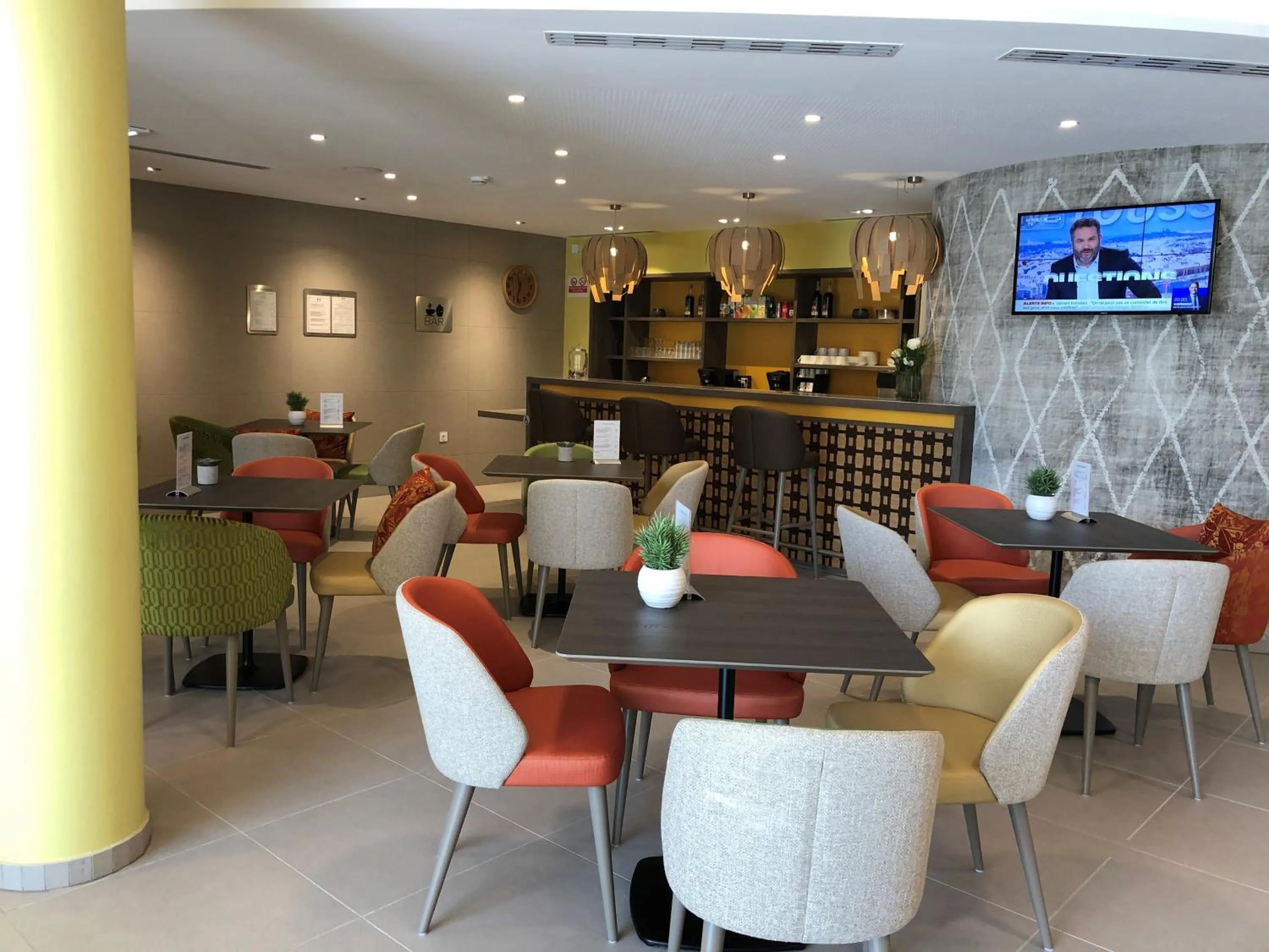 Lounge or bar in Résidence Les Tisserands - Domitys