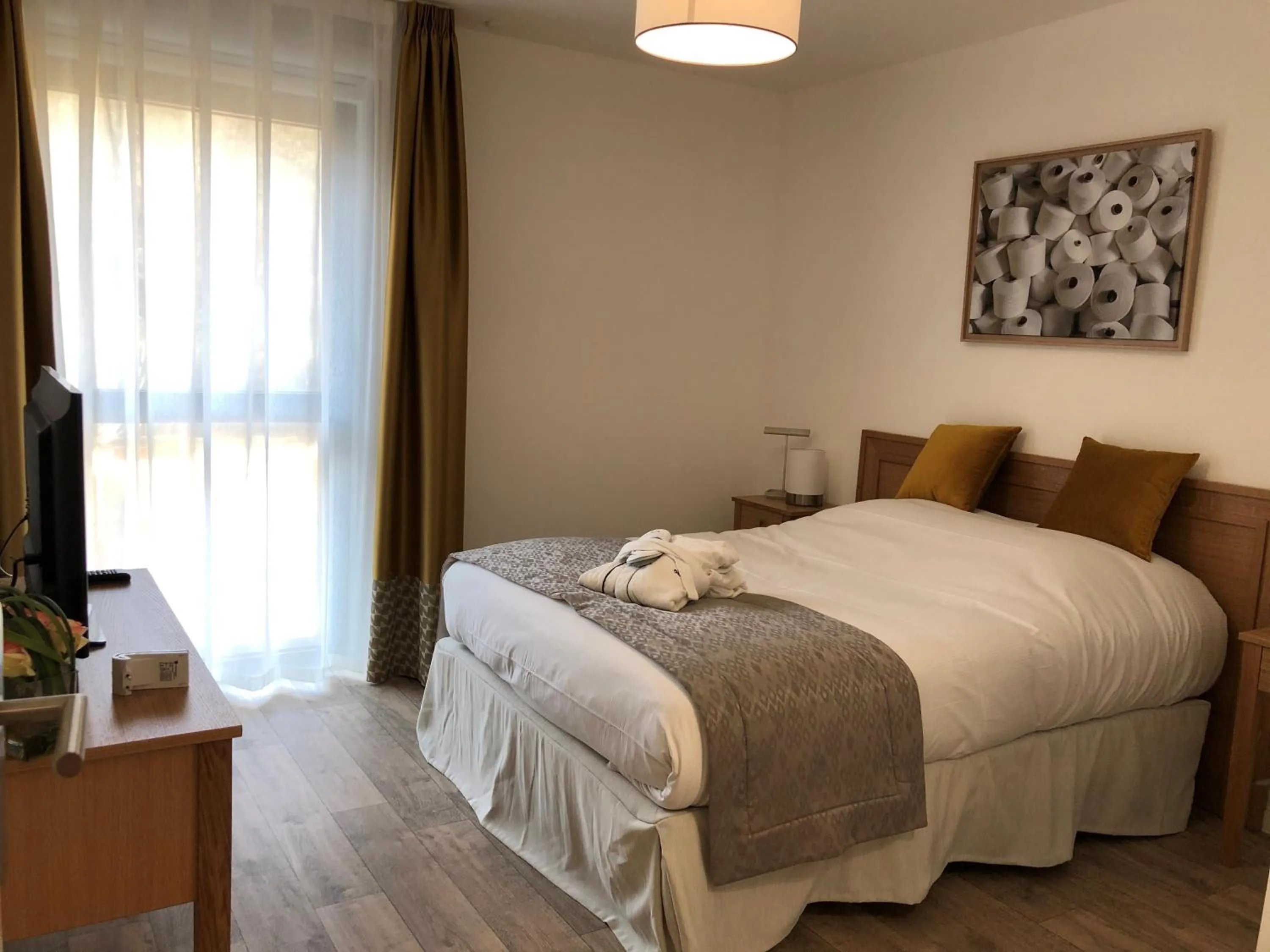 Property building, Bed in Résidence Les Tisserands - Domitys