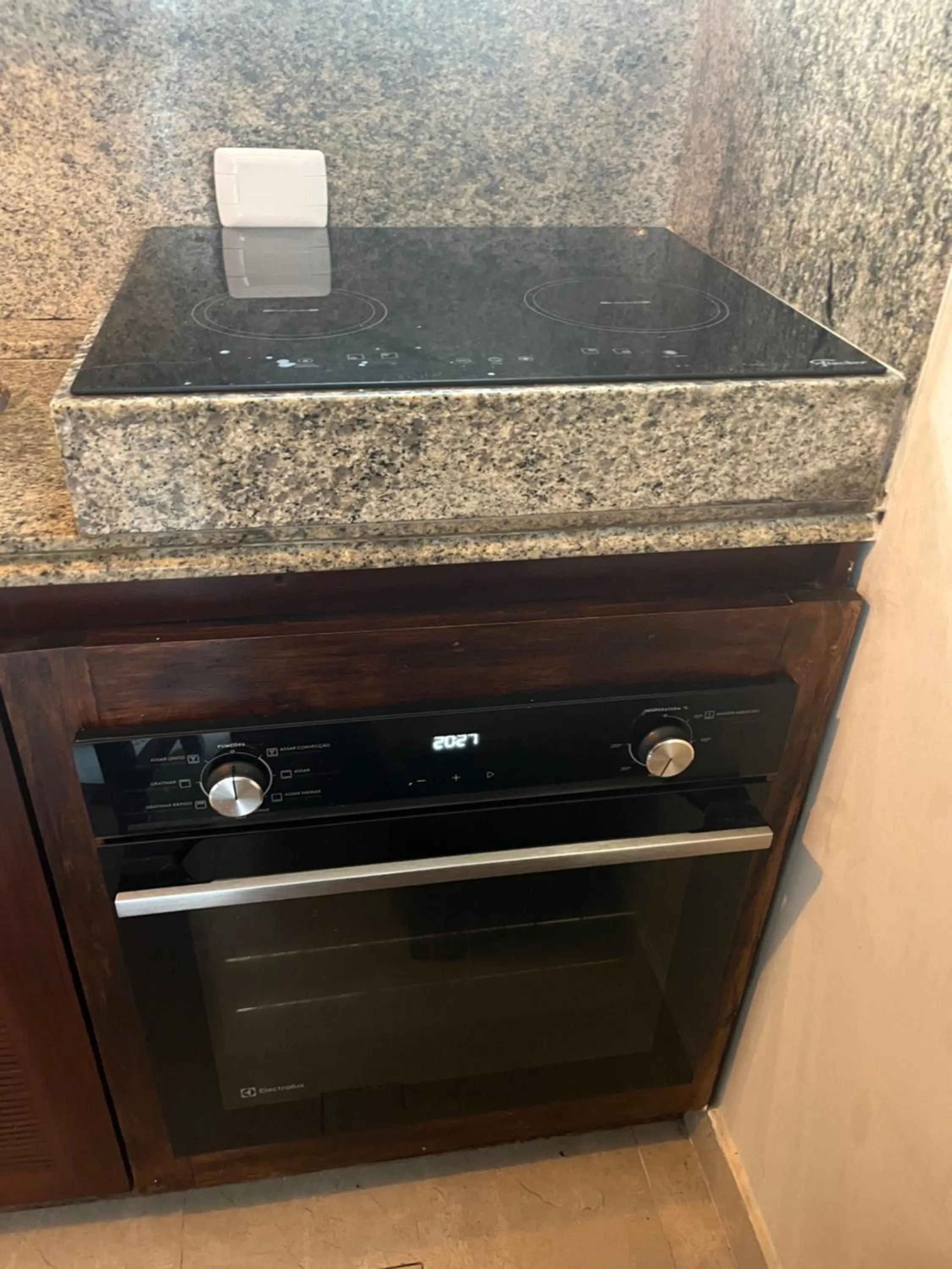 Flat completo a beira mar com vista exuberante - pé-na-areia mesmo!