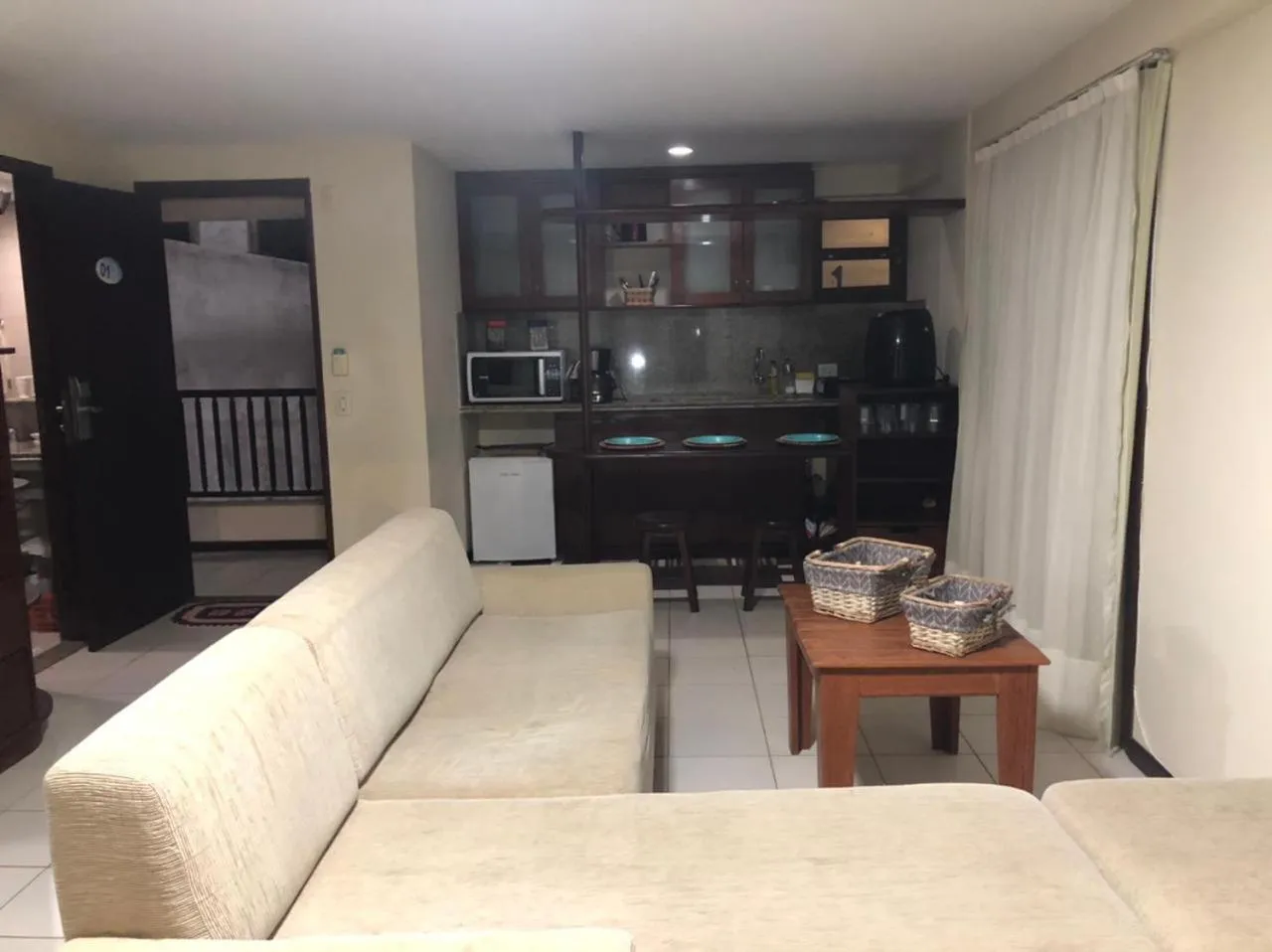 Flat completo a beira mar com vista exuberante - pé-na-areia mesmo!