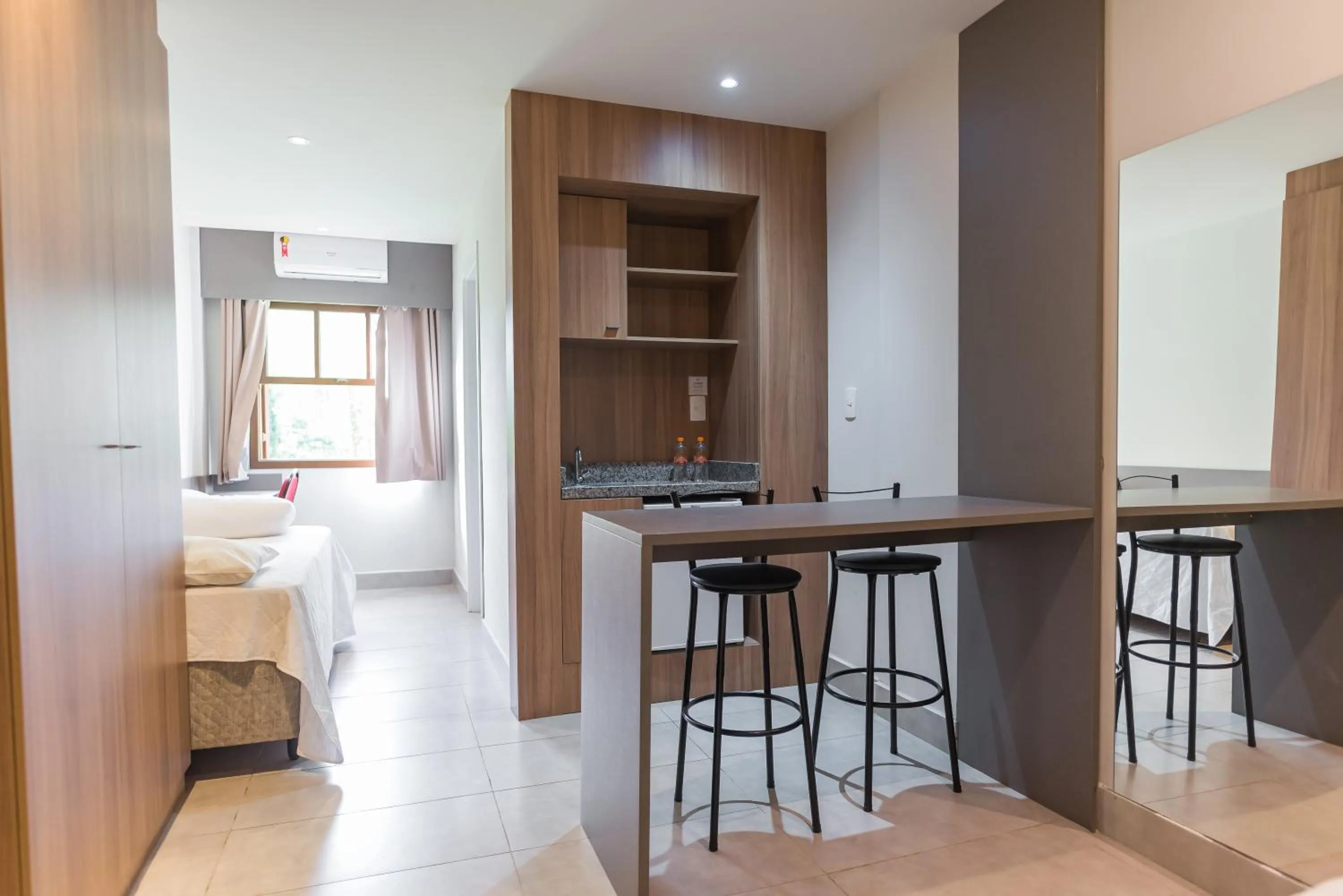 Kitchen or kitchenette, Bed in Hotel Vila Suíça 1818