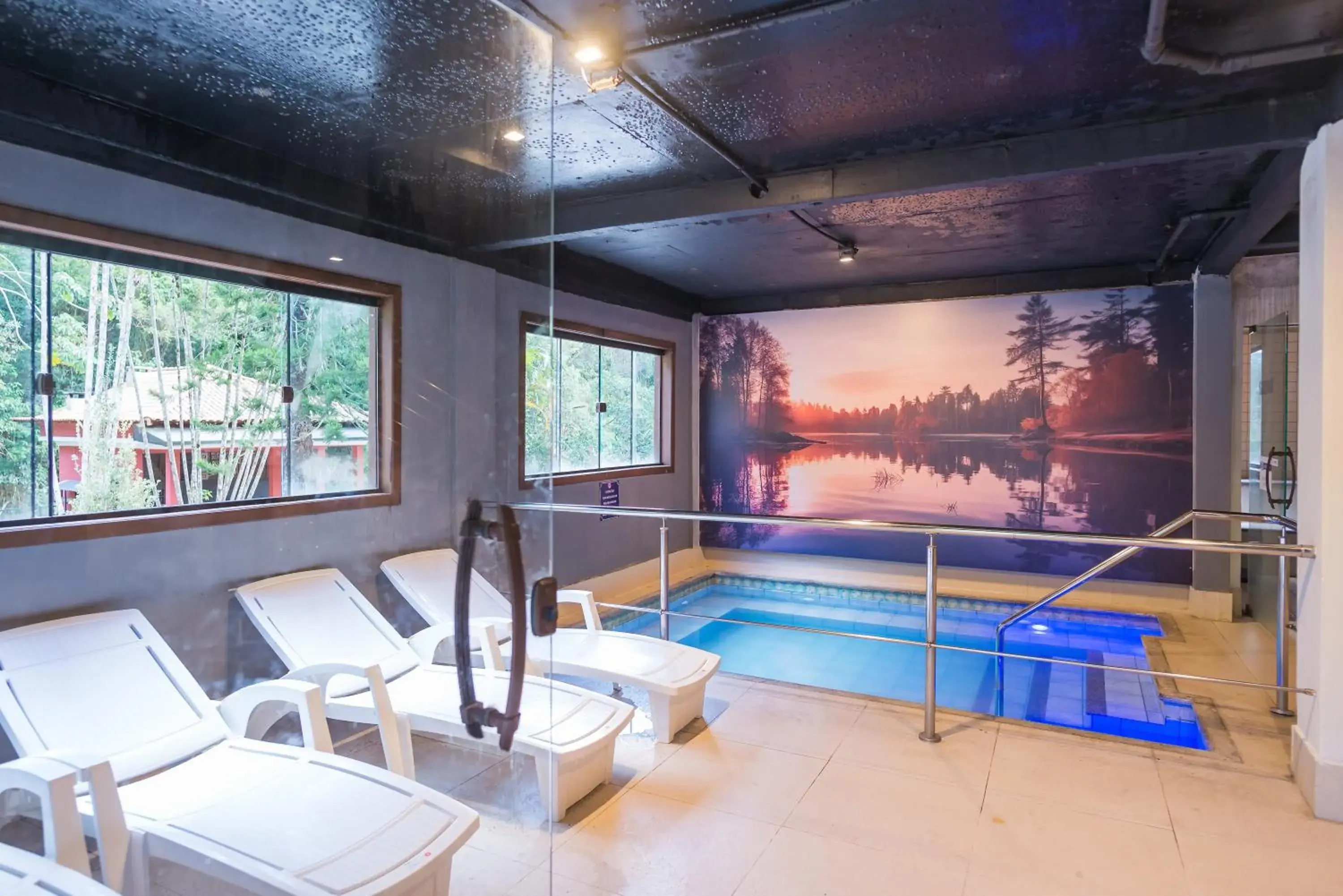 Hot Tub in Hotel Vila Suíça 1818 Hot Tub in Hotel Vila Suíça 1818