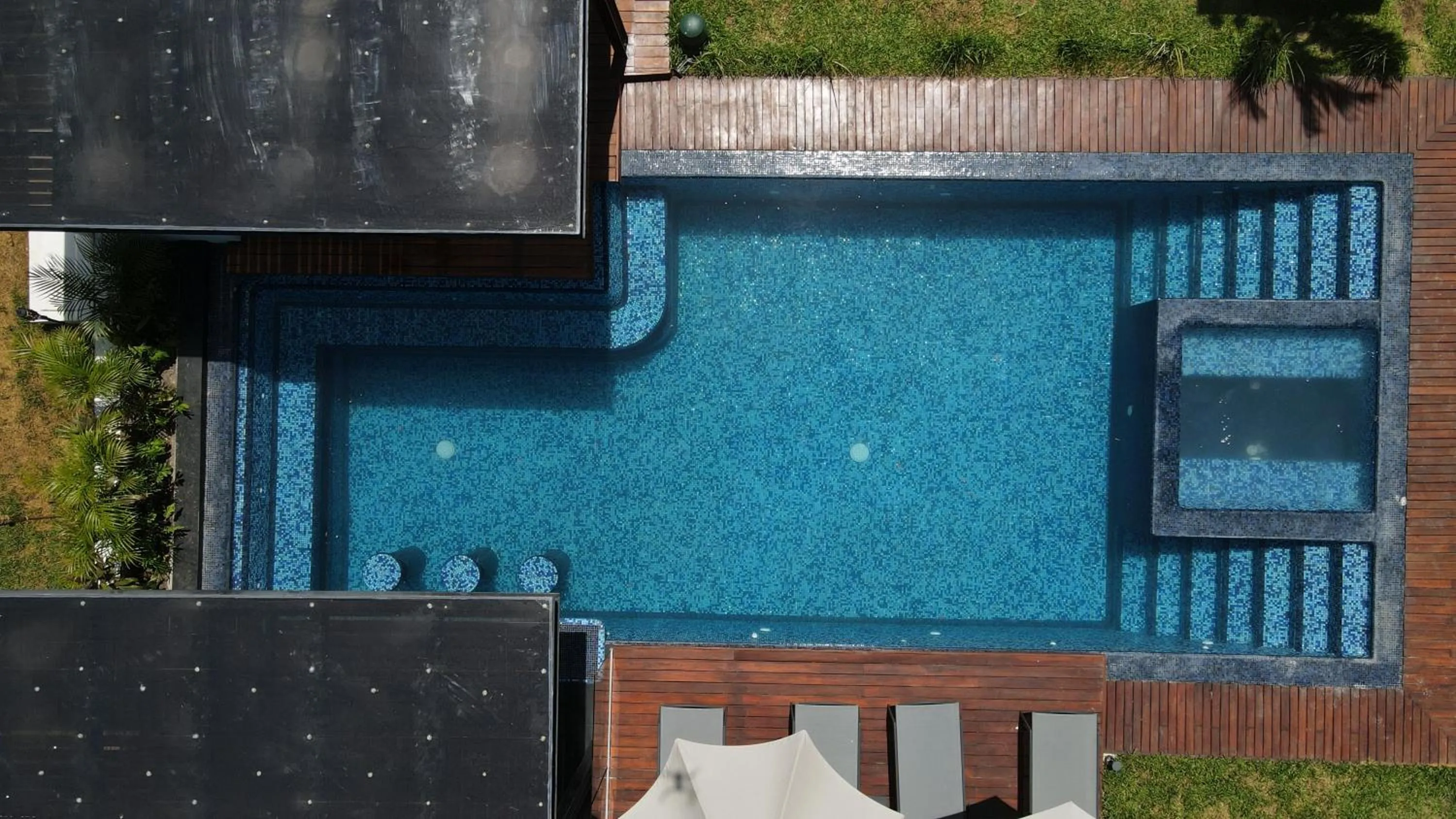 Property building in Panther Bay Boutique Hotel