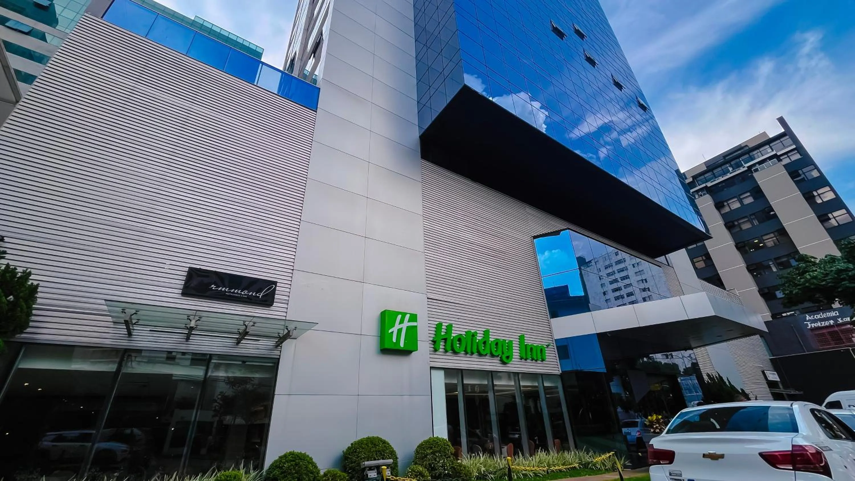 Facade/entrance in Holiday Inn Belo Horizonte Savassi by IHG