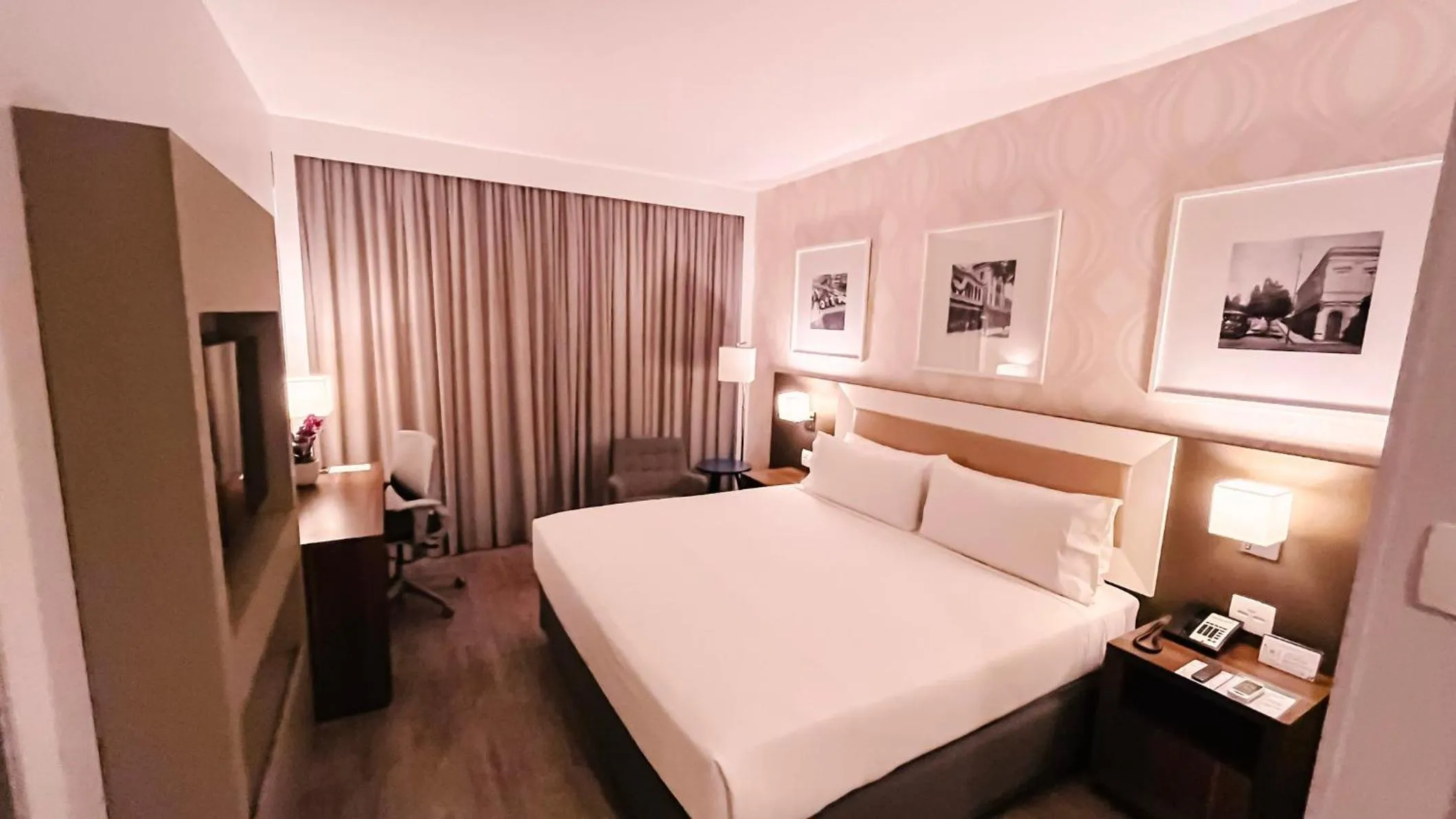 Photo of the whole room, Bed in Holiday Inn Belo Horizonte Savassi by IHG