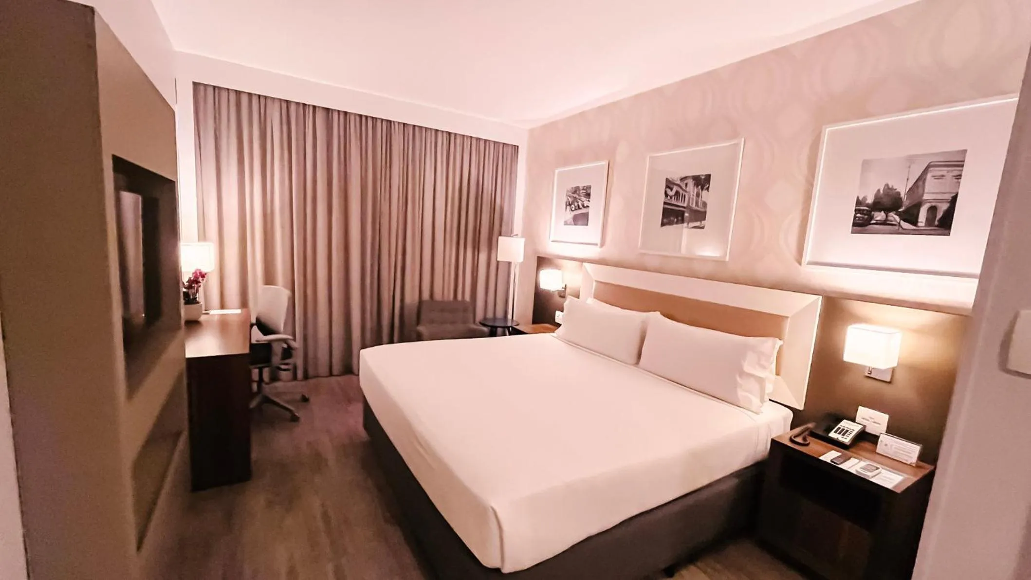 Photo of the whole room, Bed in Holiday Inn Belo Horizonte Savassi by IHG