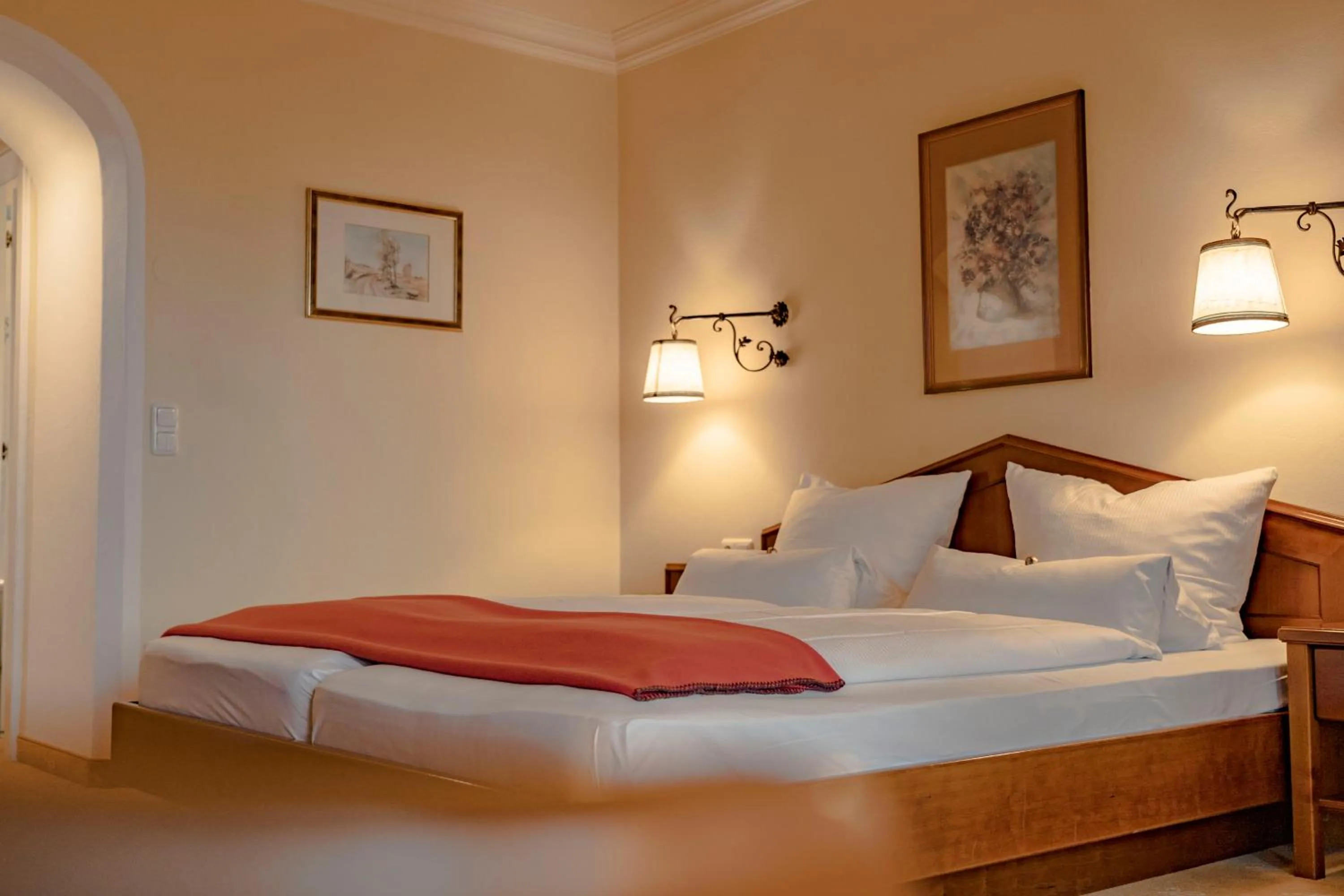 Garden view, Bed in Hotel Hollweger