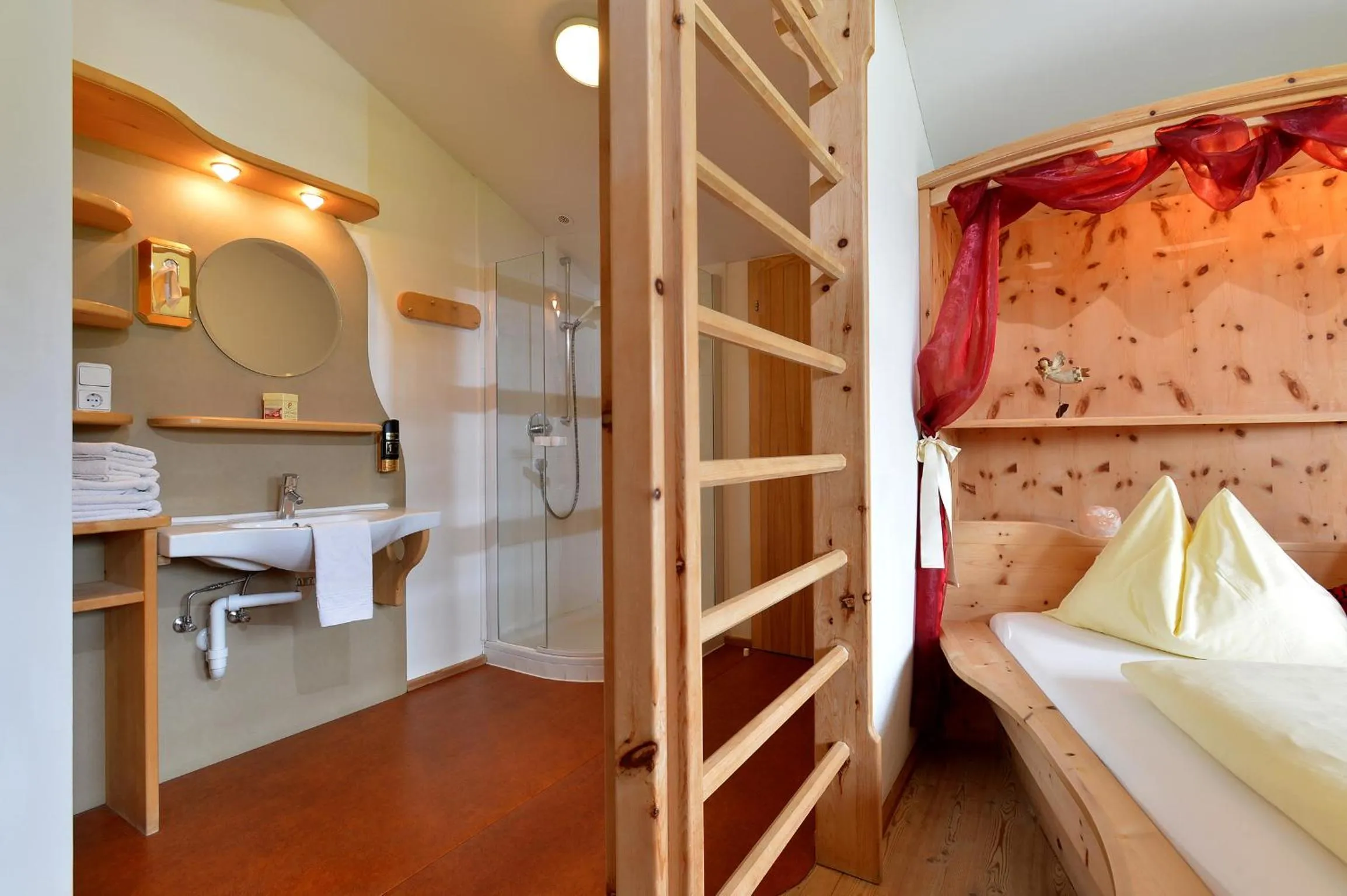 Photo of the whole room, Bed in Bed & Breakfast Landhaus Strasser