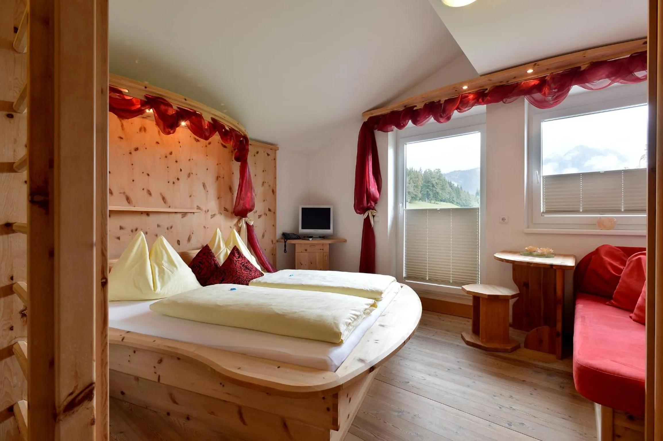 Photo of the whole room, Bed in Bed & Breakfast Landhaus Strasser