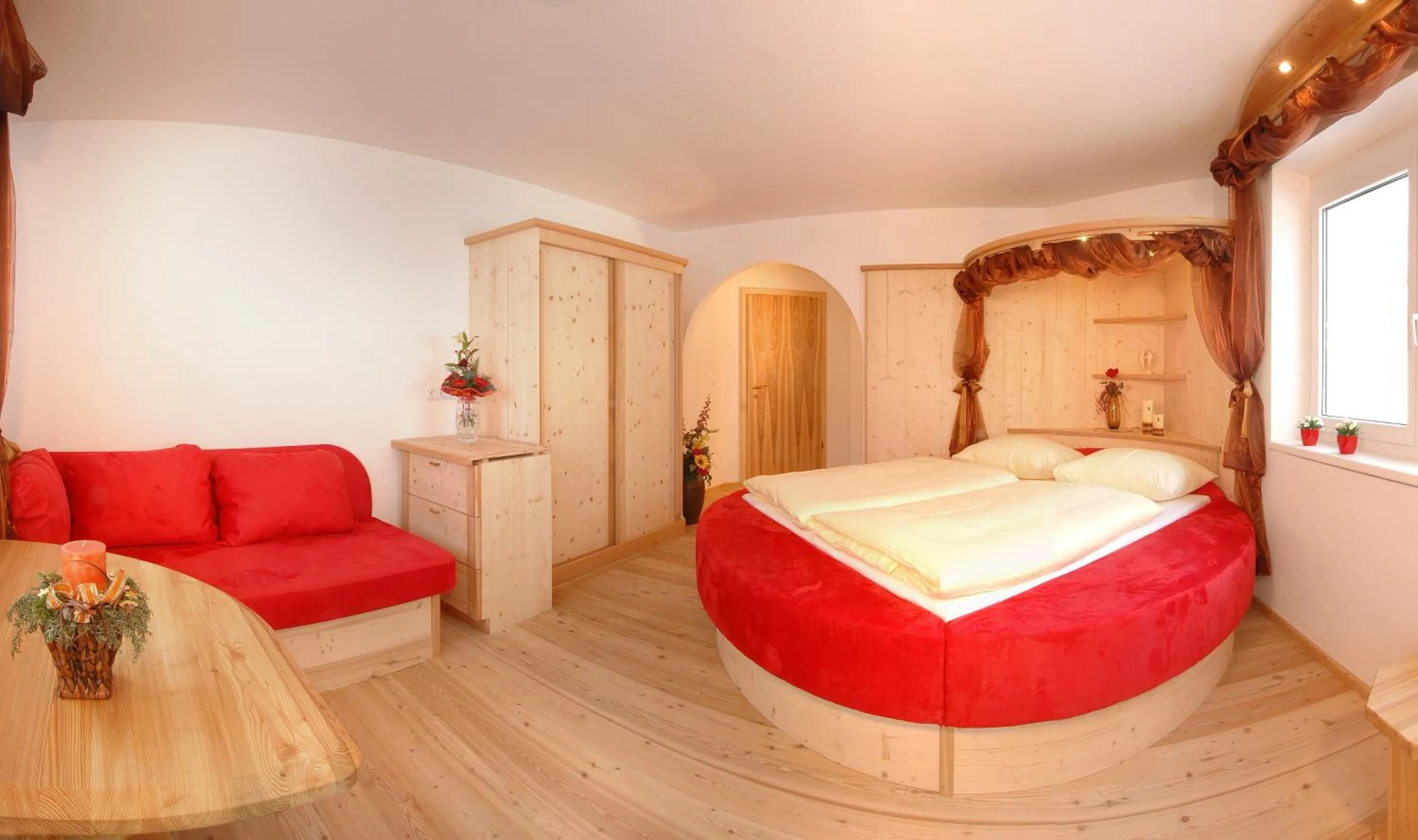 Photo of the whole room, Bed in Bed & Breakfast Landhaus Strasser