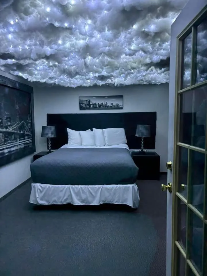 Bed in Bennett Bay Inn