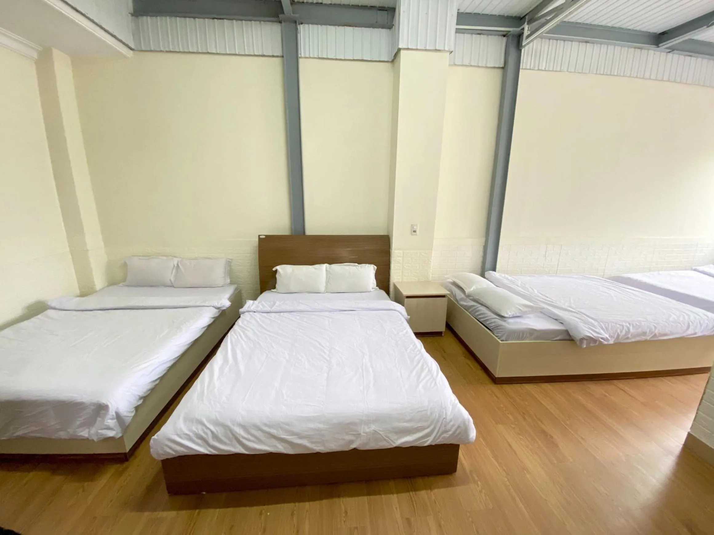 Property building, Bed in Sao Mai Tim Hotel