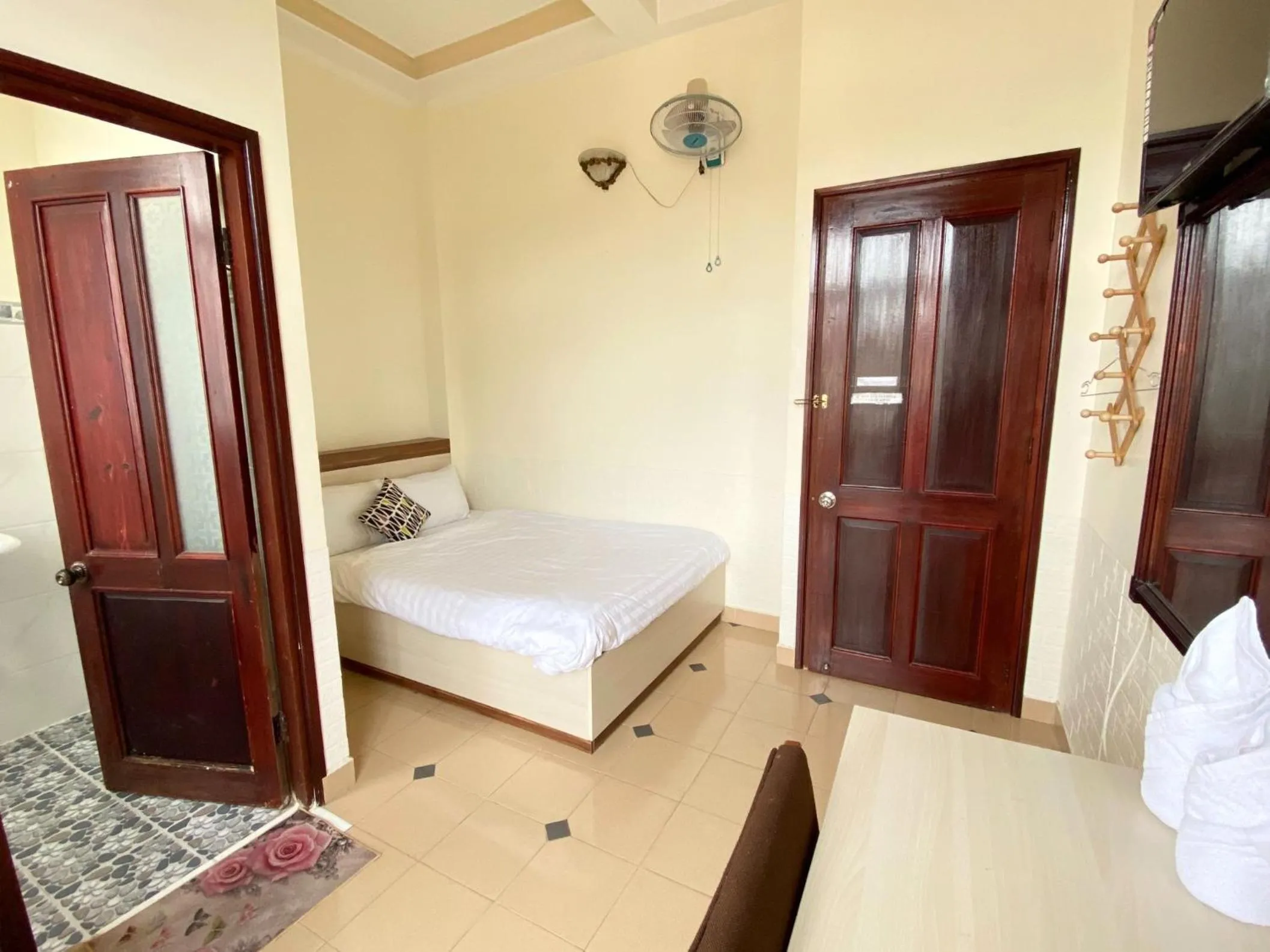 Property building, Bed in Sao Mai Tim Hotel