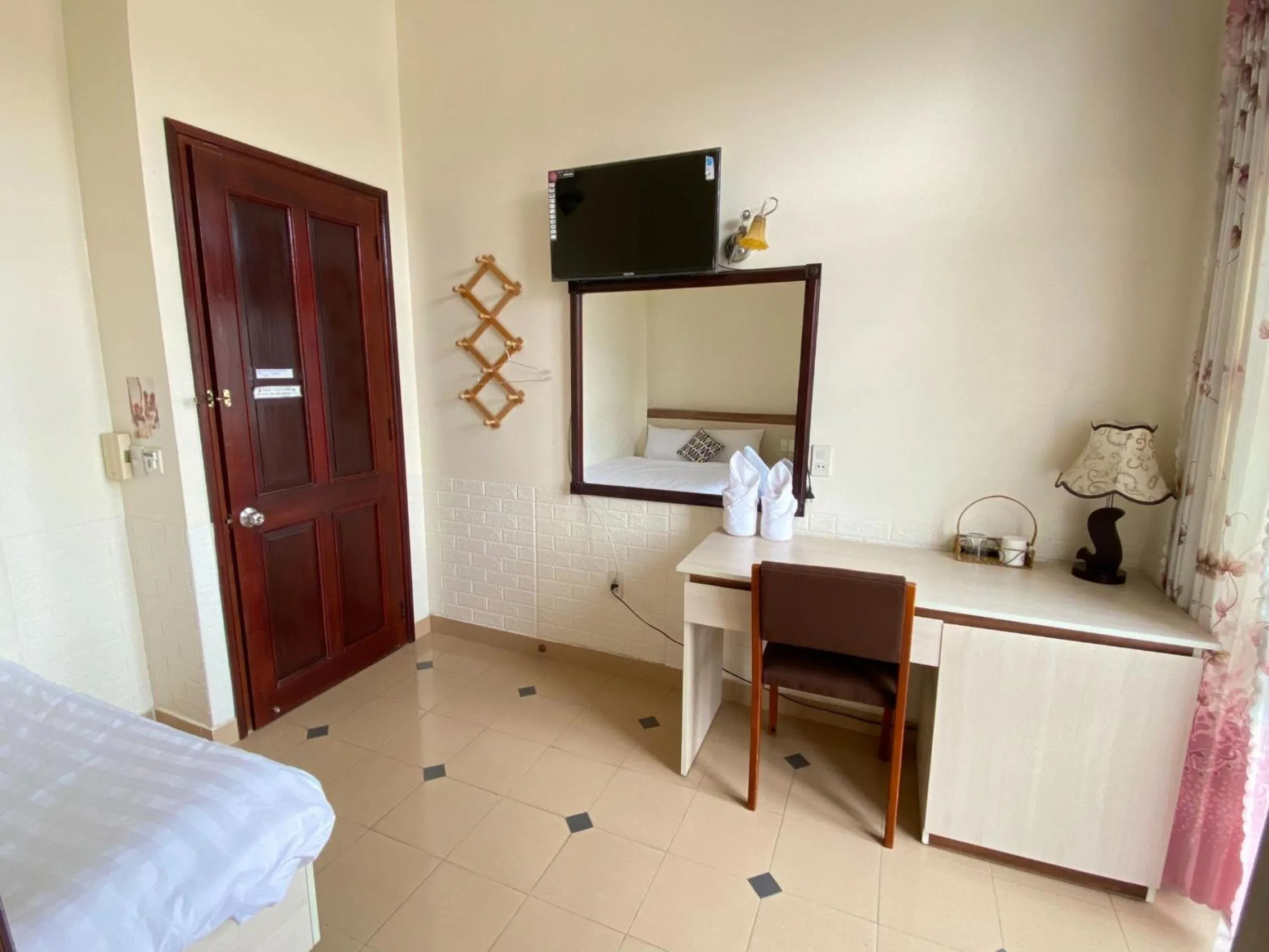 Property building, Bed in Sao Mai Tim Hotel