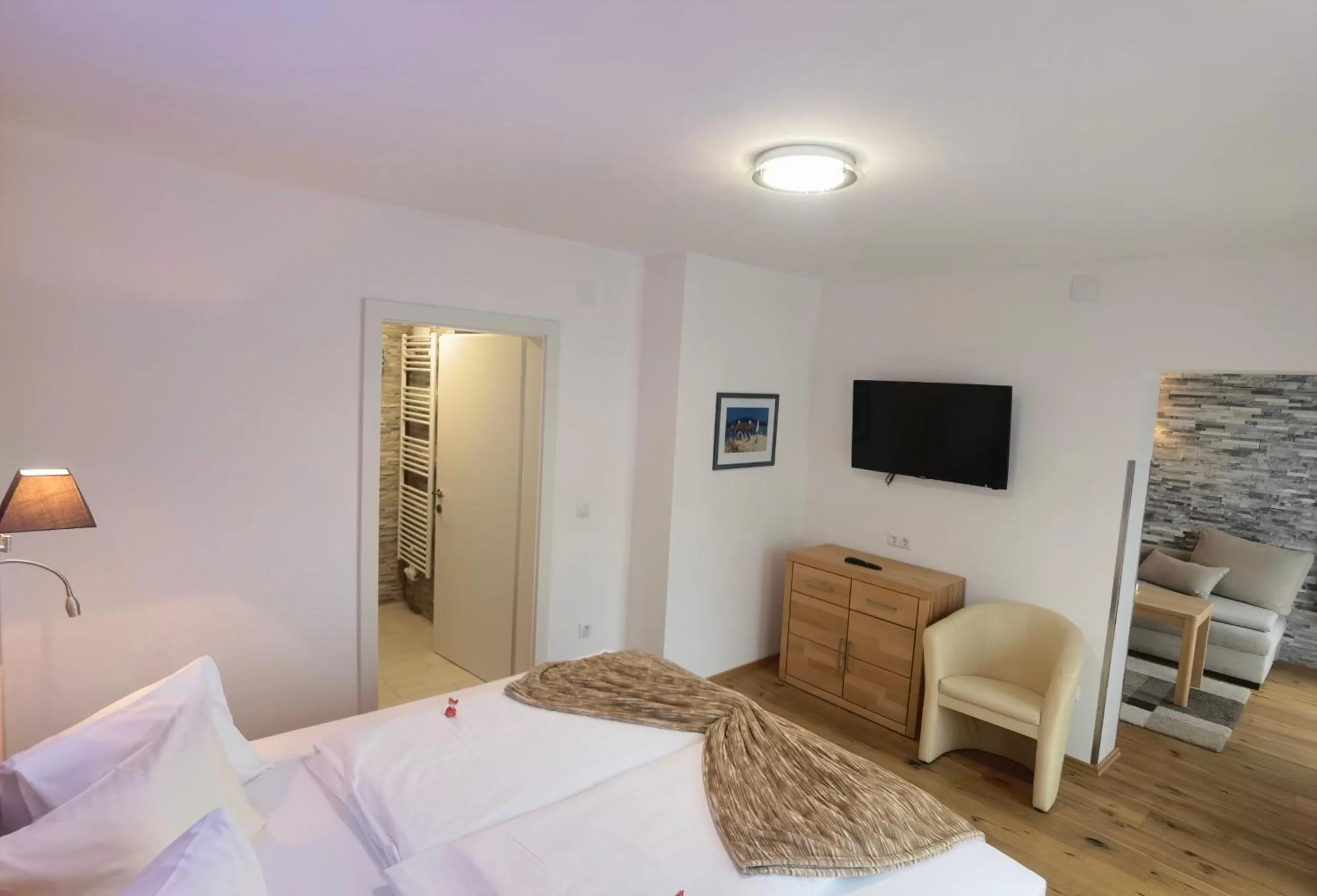 Living room, Bed in Hotel Kärntnerhof & Suiten 3-Stern Superior