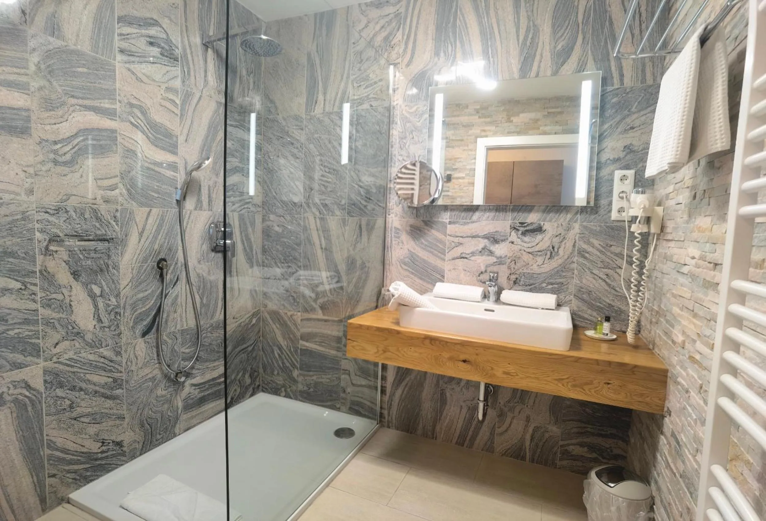 Bathroom in Hotel Kärntnerhof & Suiten 3-Stern Superior