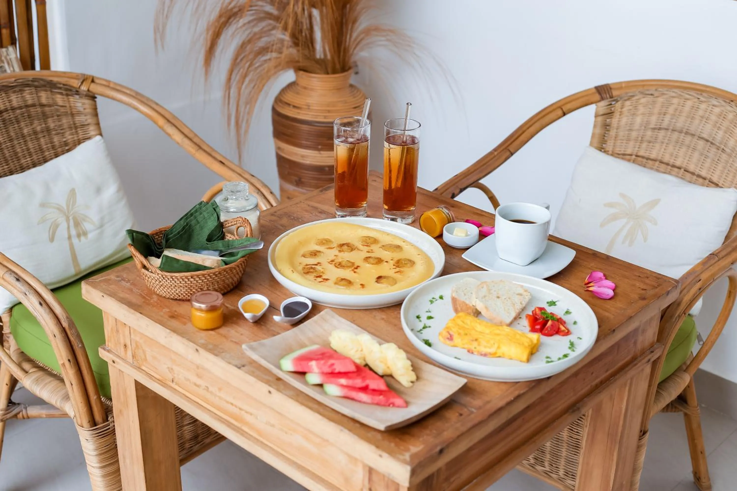 Food and drinks in Green Banana