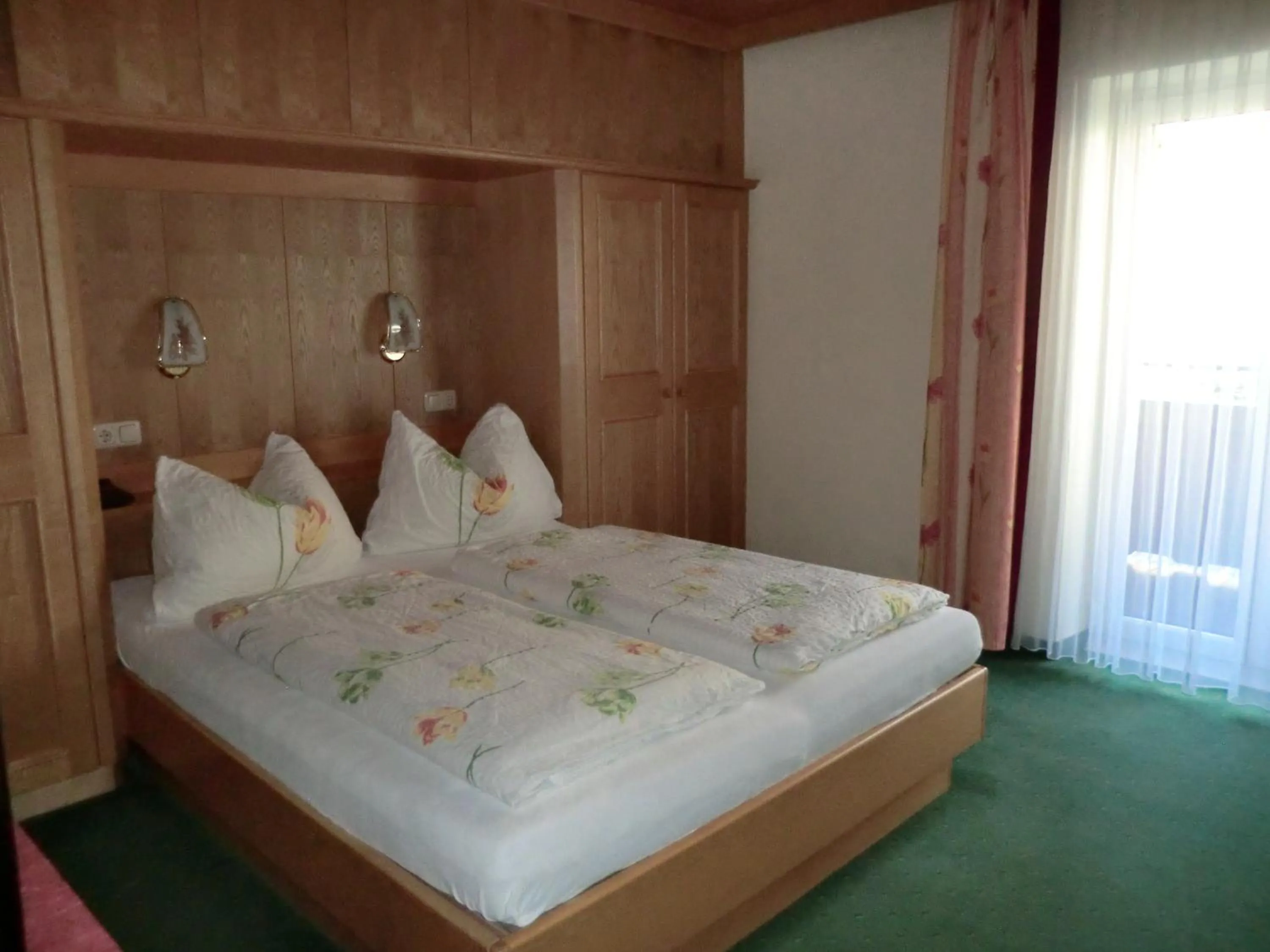 Bed in Alpenhotel Tauernstüberl