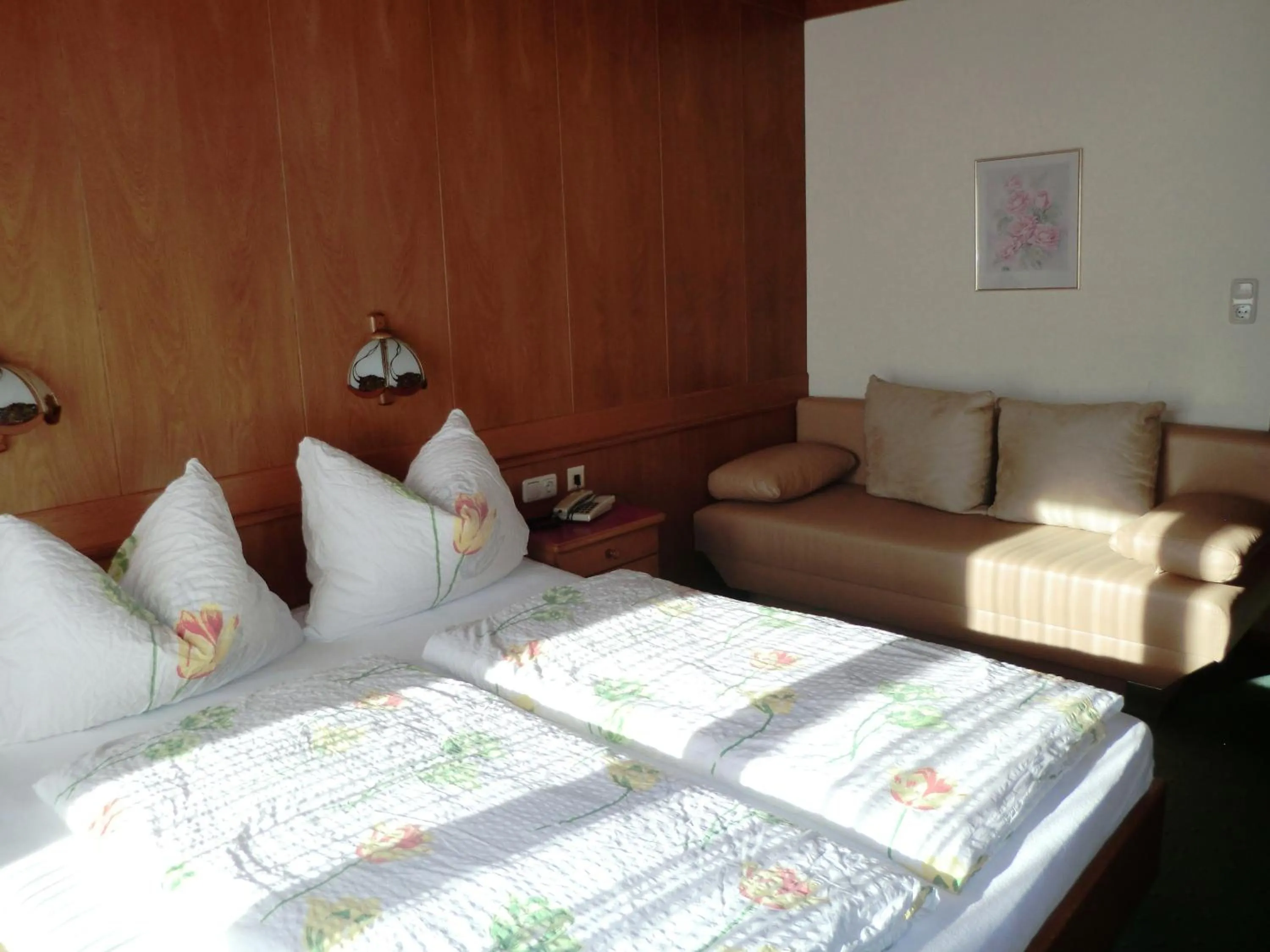 Photo of the whole room, Bed in Alpenhotel Tauernstüberl