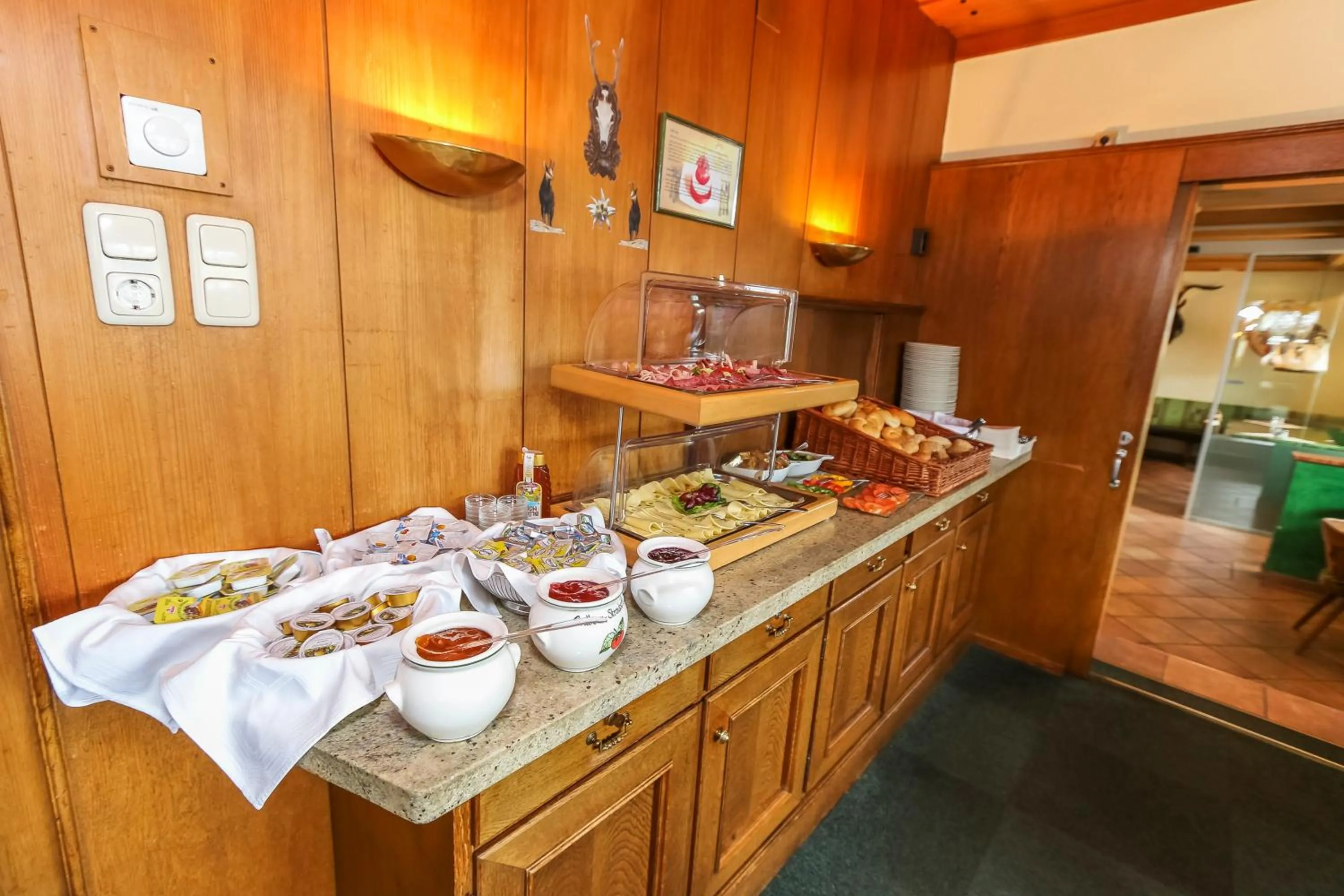 Restaurant/places to eat in Alpenhotel Tauernstüberl