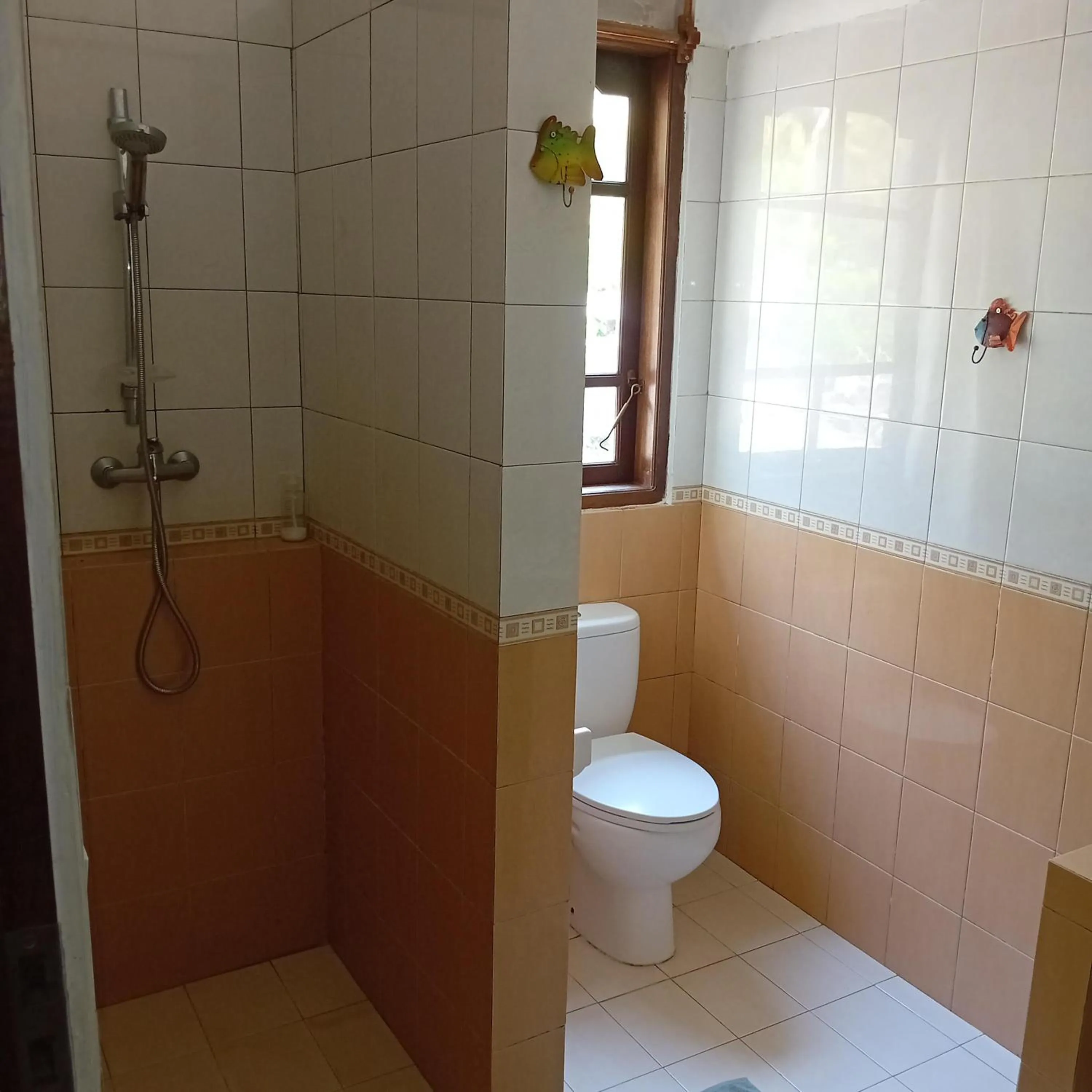 Toilet in Budi Sun Resort, Flores, Maumere