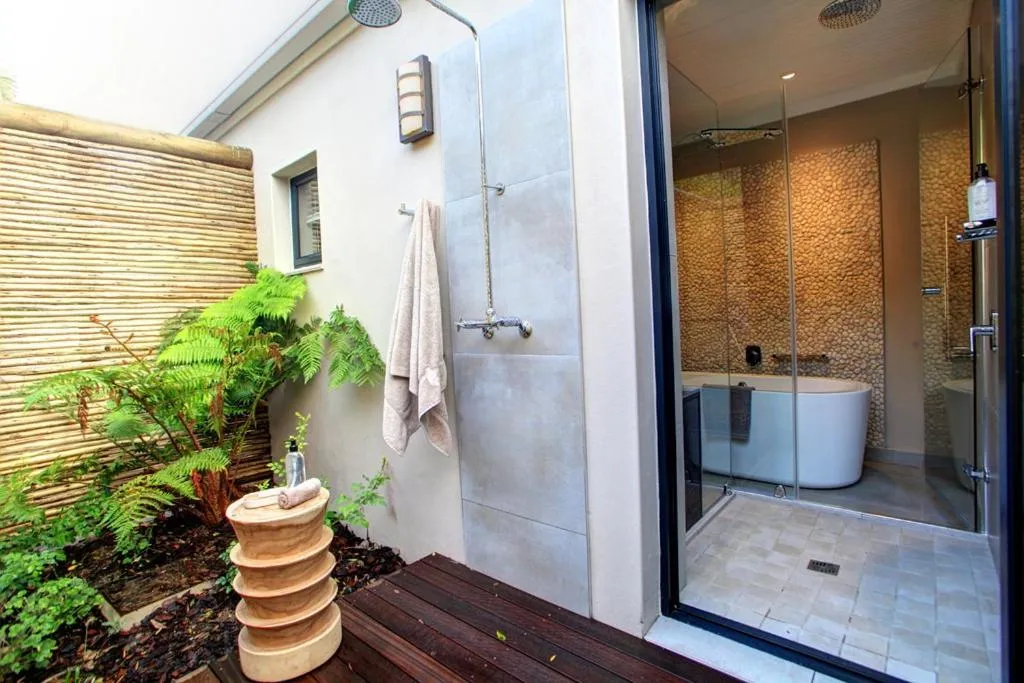 Bathroom in Scallop Lodge