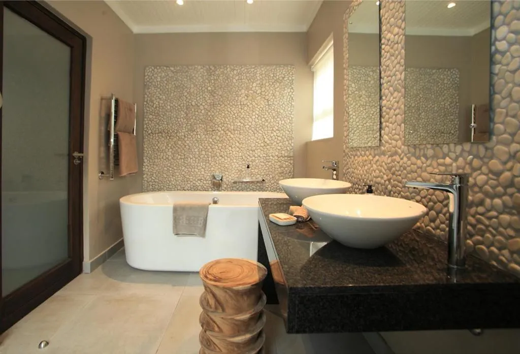 Bathroom in Scallop Lodge