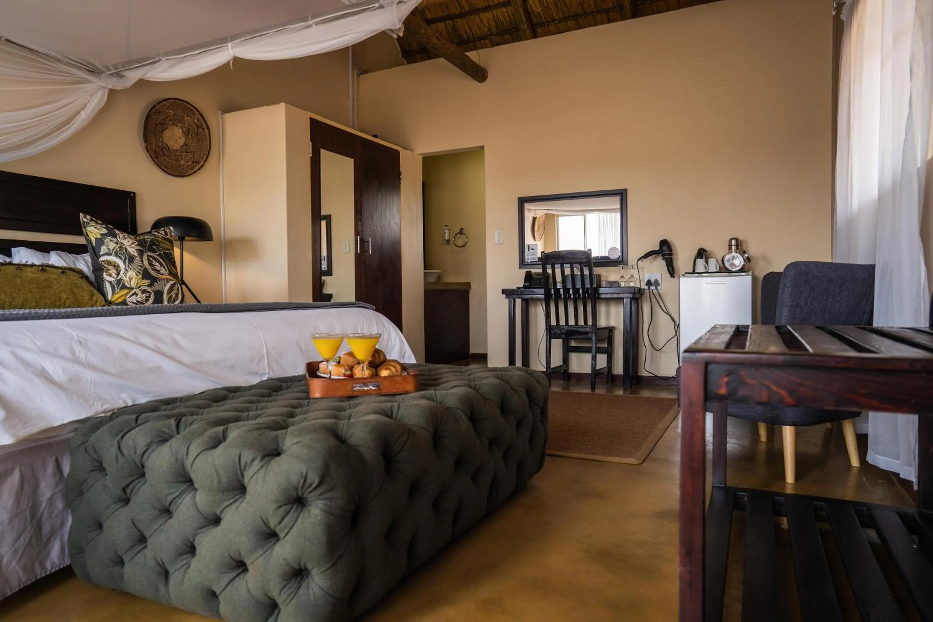 Bedroom, Bed in Tshukudu Game Lodge
