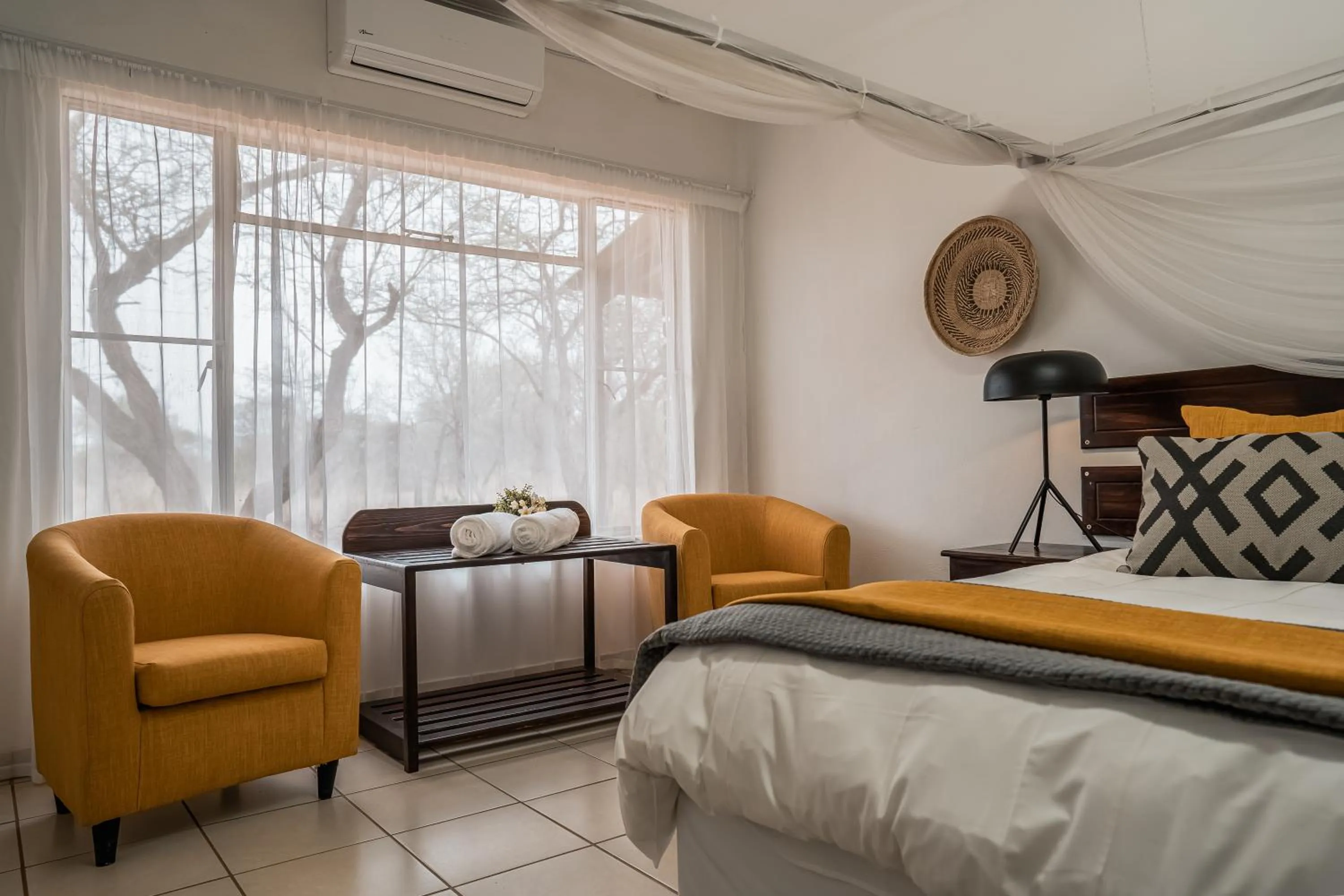 Bedroom, Bed in Tshukudu Game Lodge