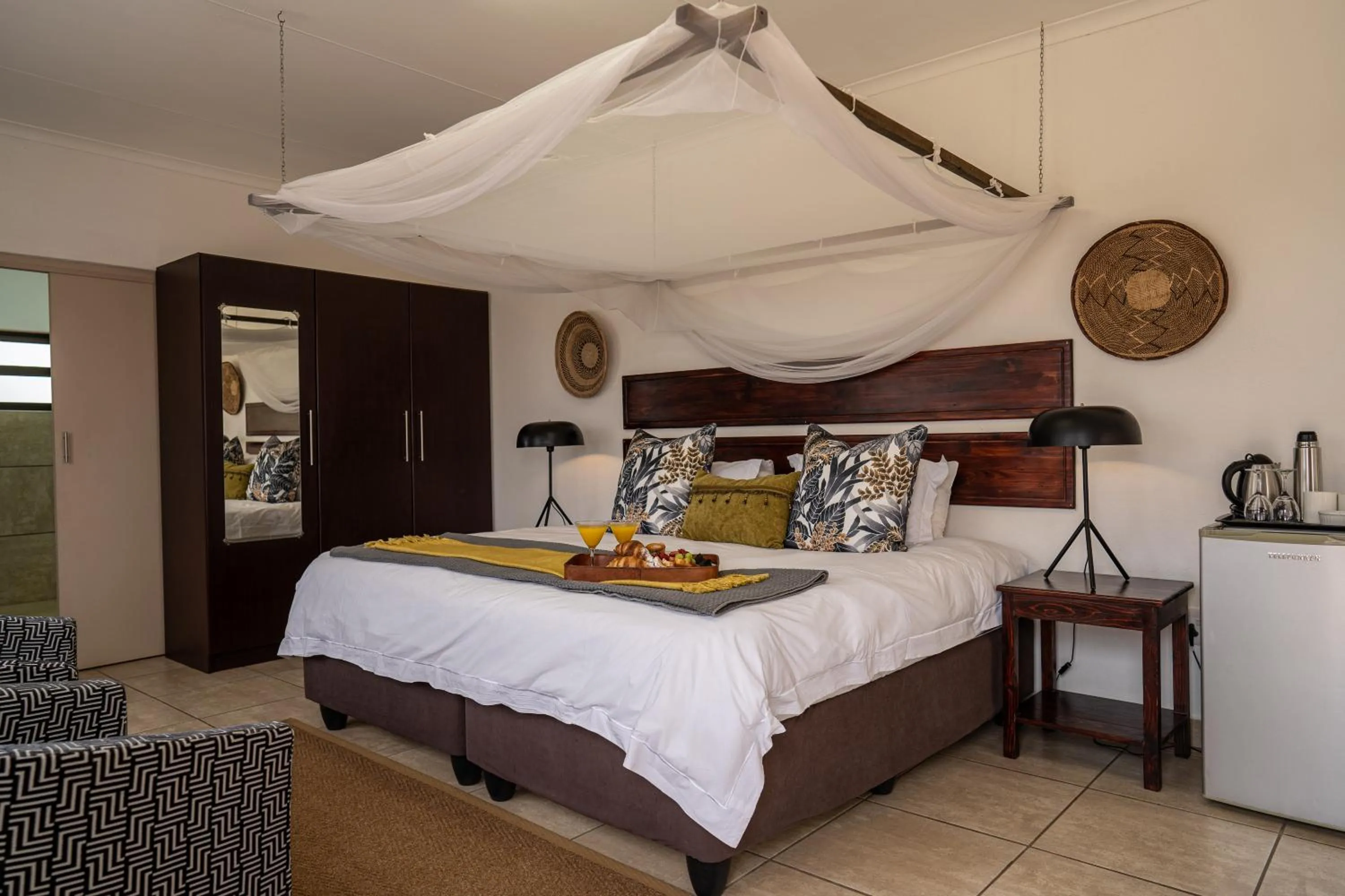 Bedroom, Bed in Tshukudu Game Lodge