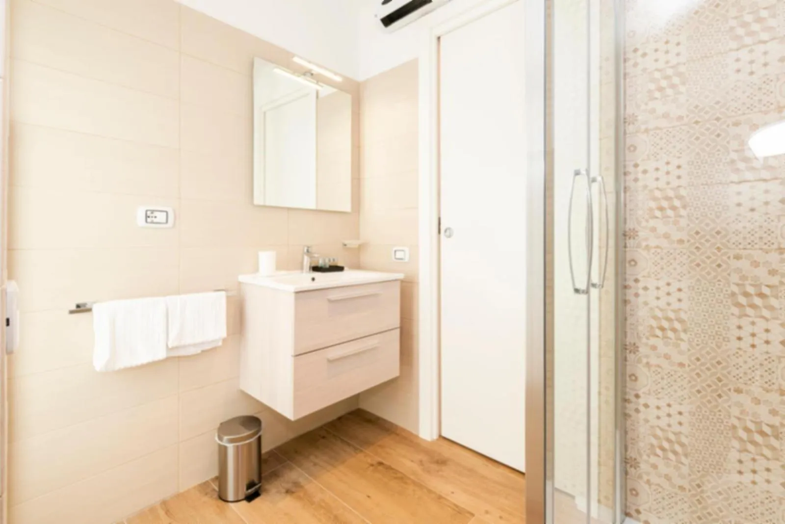 Communal lounge/ TV room in Aurelia Antica Suites & Apartments