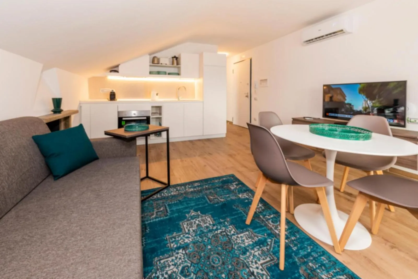 TV and multimedia in Aurelia Antica Suites & Apartments